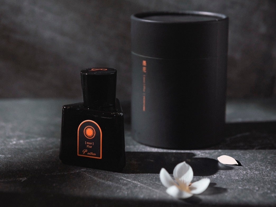 墨花（モォファ） ［mor］ Flor｜咲き誇る筆致 / P.Seven