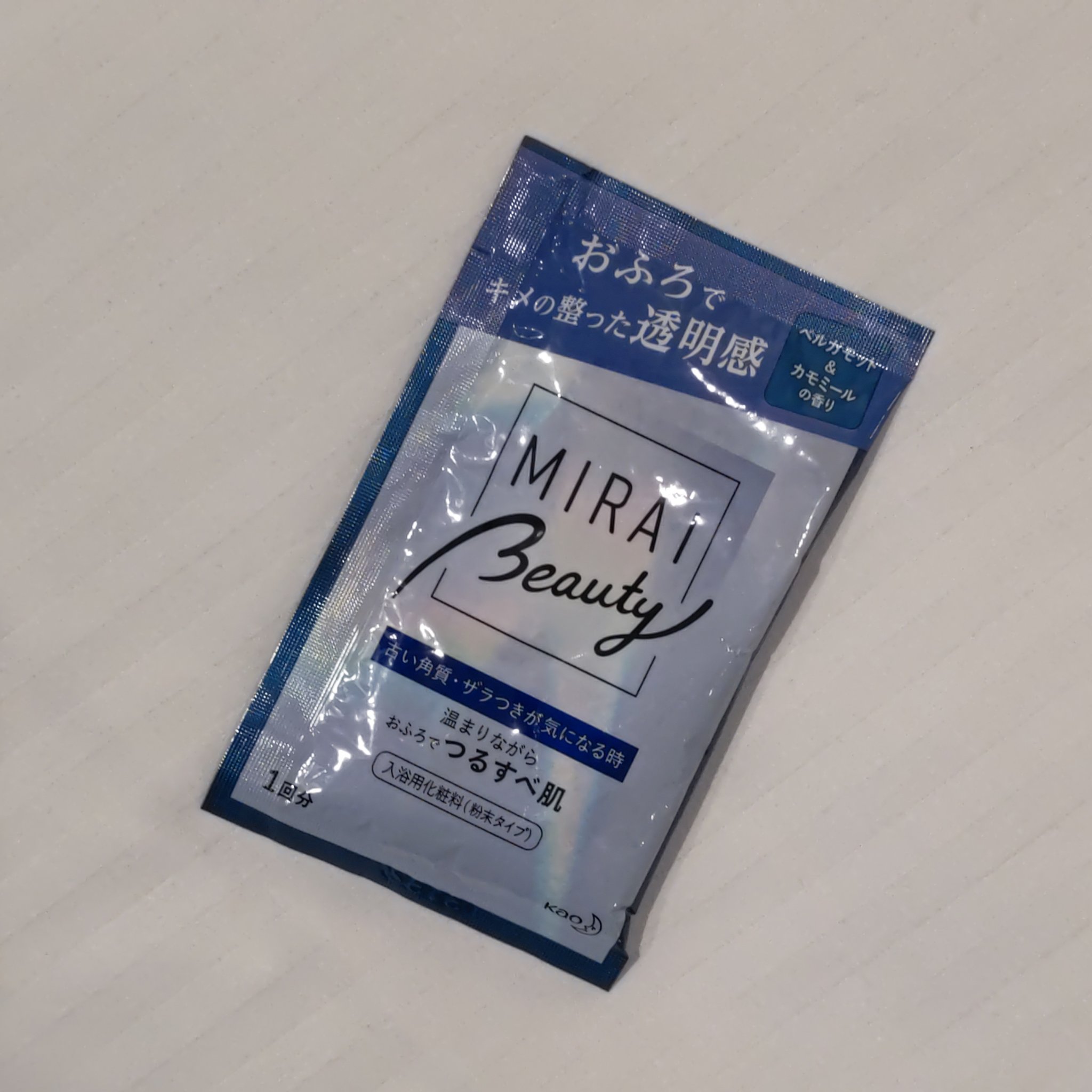 【美容液みたいな入浴剤】
クリーム塗ったまま入浴したっけ！？
と思ってしまうくらい、
とろみのある入浴剤

────────────
花王
MIRAI beauty バスパウダー
ベルガモット＆カモミールの香り
一回分 60g
──────