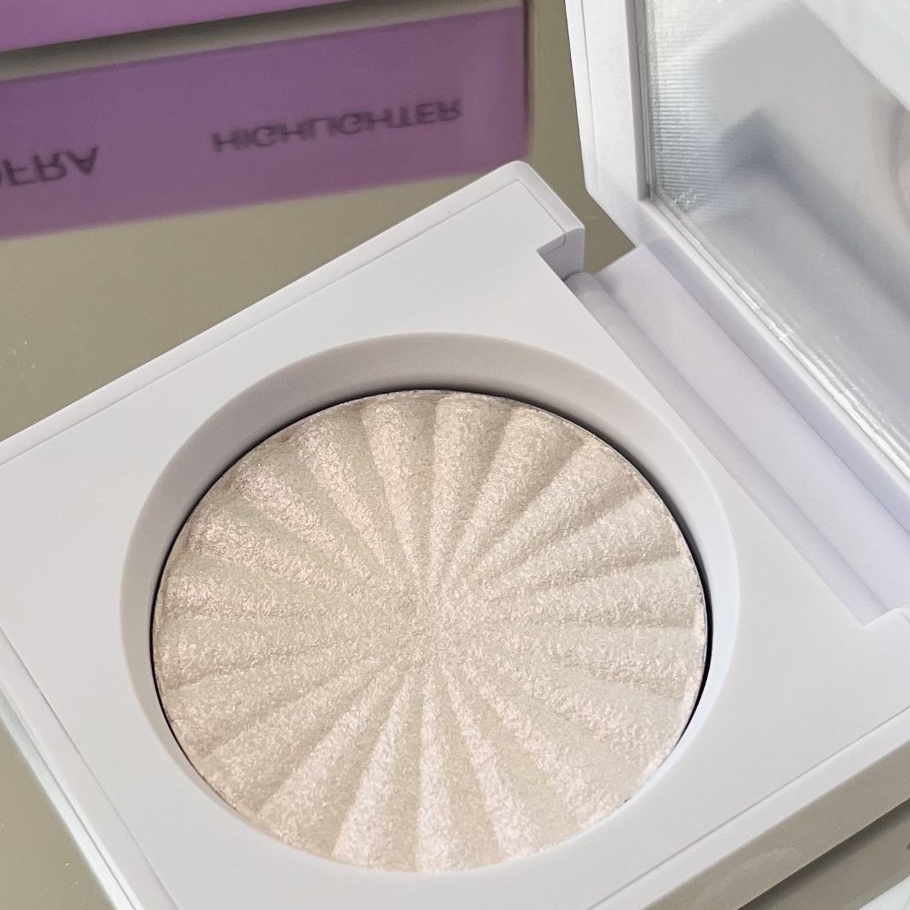 OFRA mini Highlighter/Ofra Cosmetics/パウダーハイライトを使ったクチコミ（2枚目）