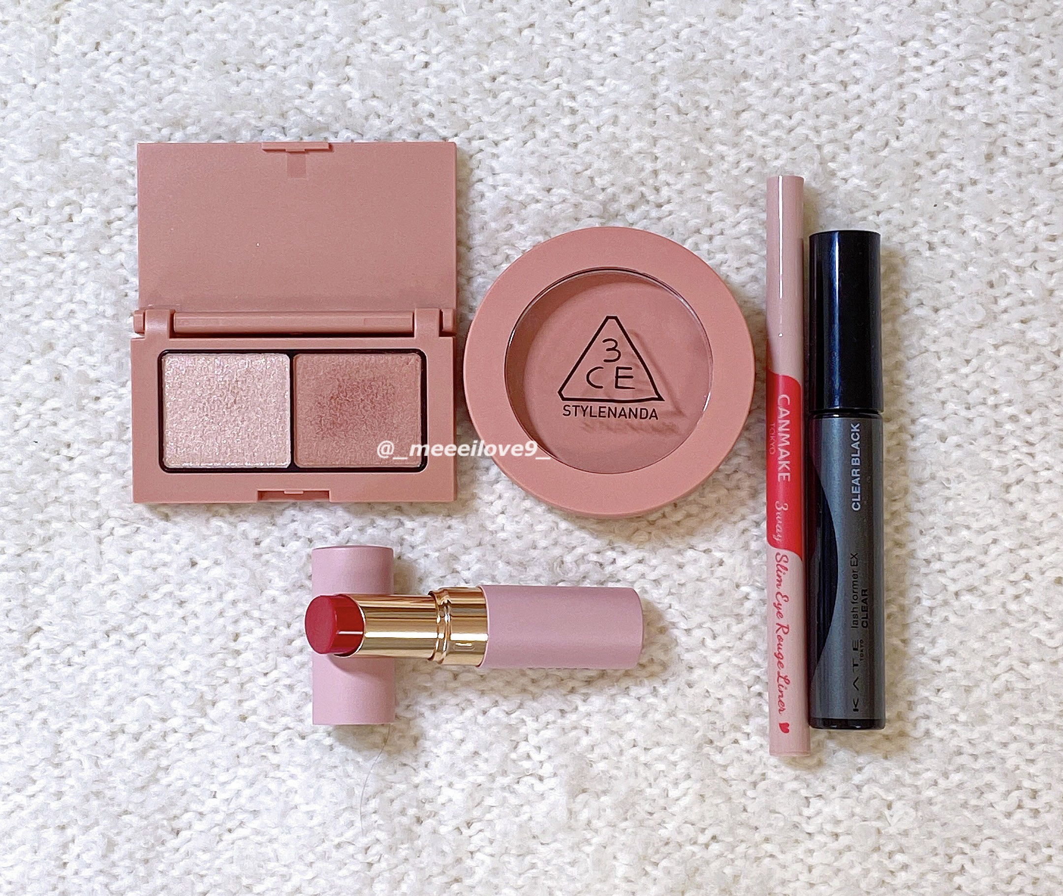 【今日のメイク】
久しぶりにピンクメイクをしました🩷🥹

♡ エテュセ　アイエディション
18 ピンクシェイド　　◯イエベ春◯
画像で見るよりも，赤っぽく発色した
ラメをちょっと足しても可愛かった◎

♡ キャンメイク　3wayスリムア