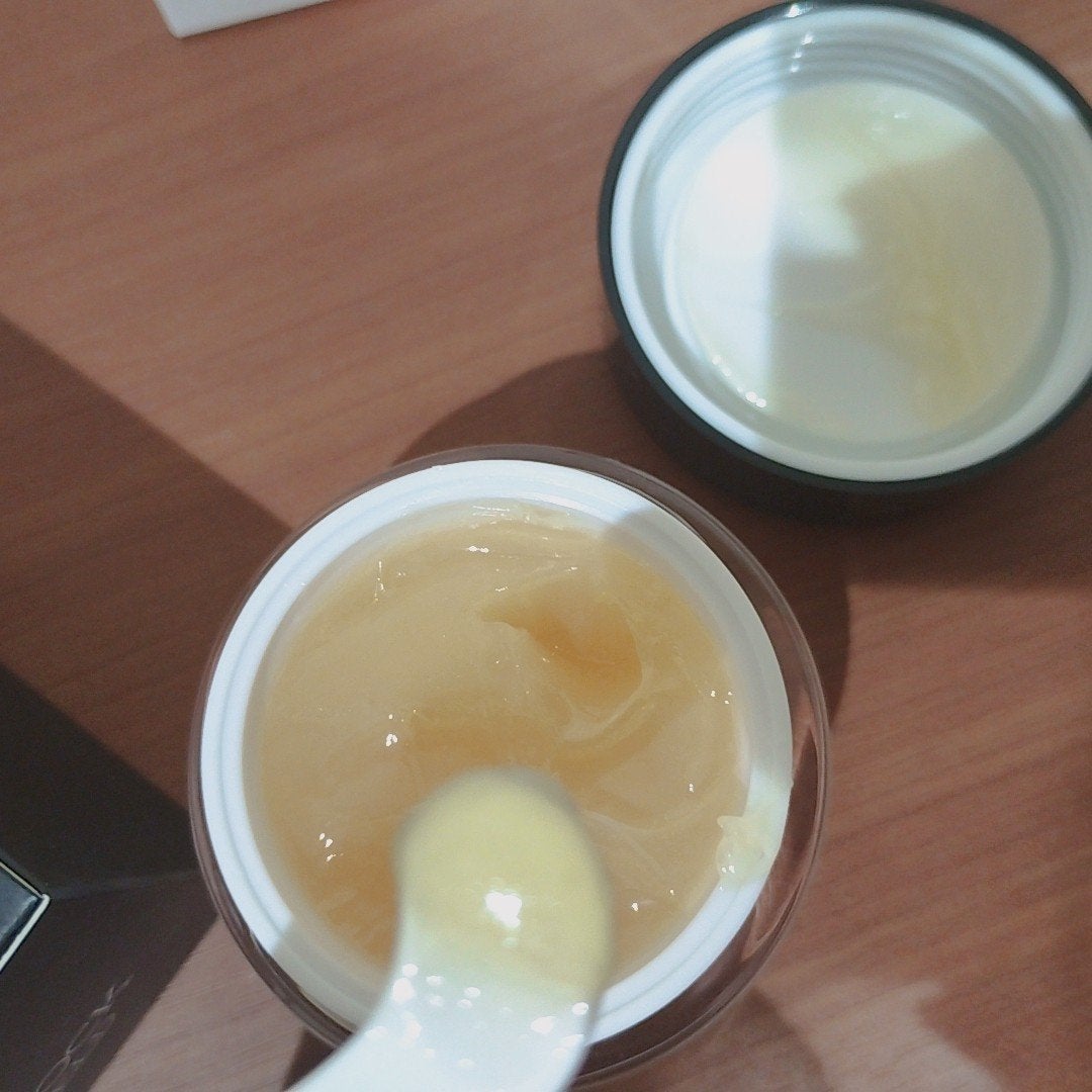 mcgroupakiko on LIPS 「お化粧しない日でもリップは塗らないと、割れたり、剥がれたりして..」(3枚目)