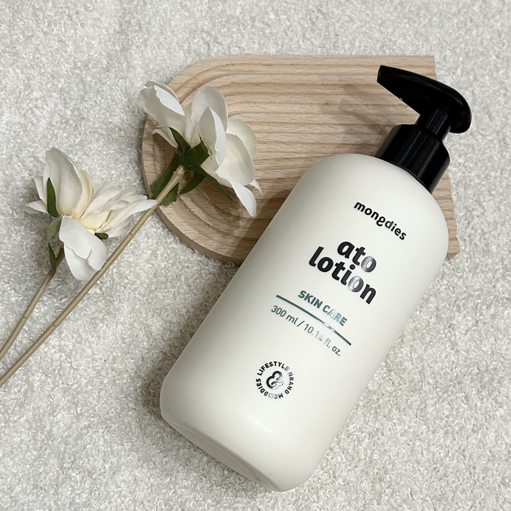 

✎𓂃アトローション

韓国で6年連続プランド評判１位✨
Qoo10ベビー・キッズカテゴリー 1位✨

モンディエス独自開発の特許成分
セラシン配合がセラミドを守り肌バイアを強化❕

全成分EWGグリーン等級の優しい成分で
赤ちゃんから