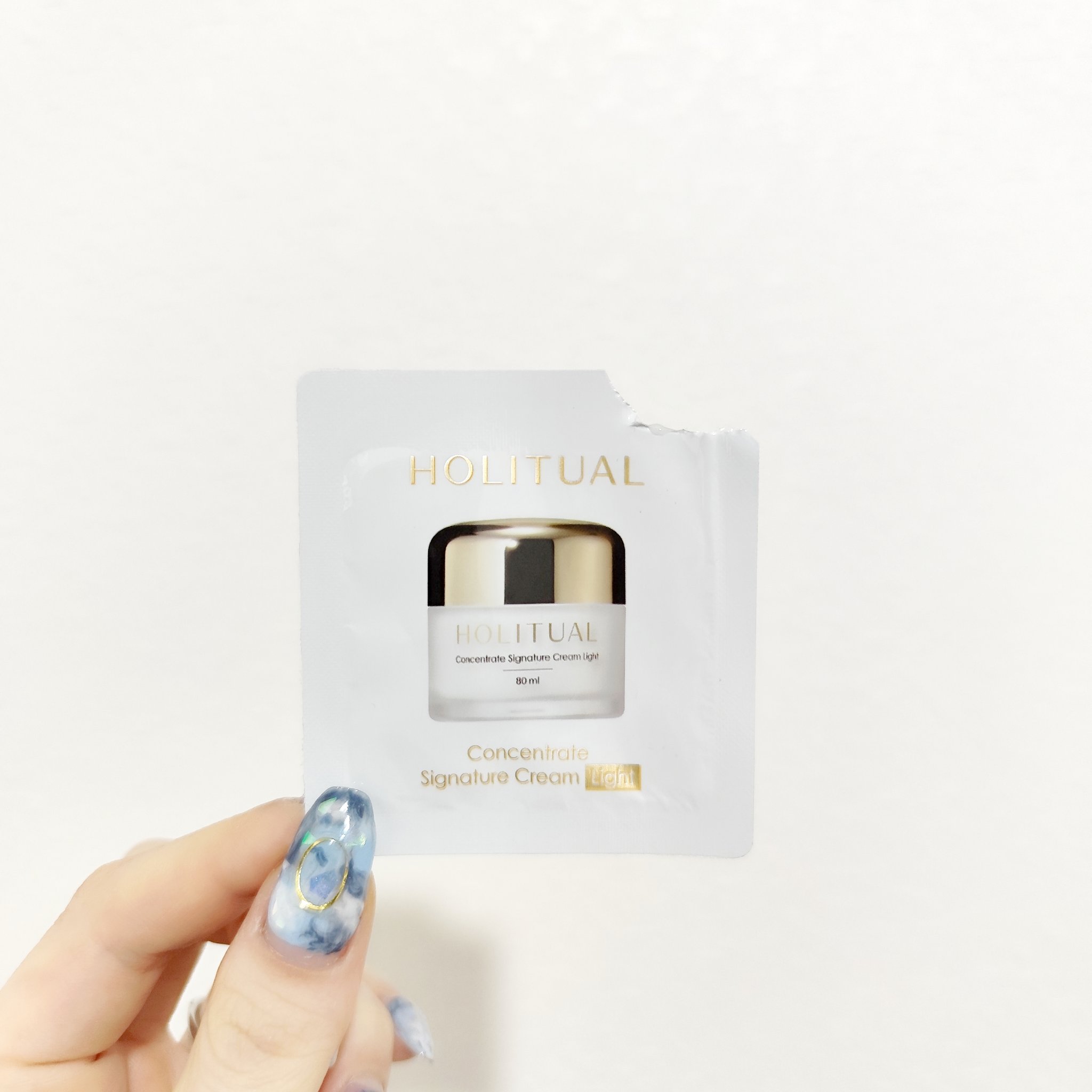 〖HOLITUAL コンセントレイトシグネチャークリーム〗

サンプルの使用です。
こっくりしながらも滑らかに伸びて高保湿なクリーム。

乾燥肌さんが好きなタイプだと思う✨
秋冬にしっかり使ってみたいなー‼️

 #夏バテ肌レスキュー 