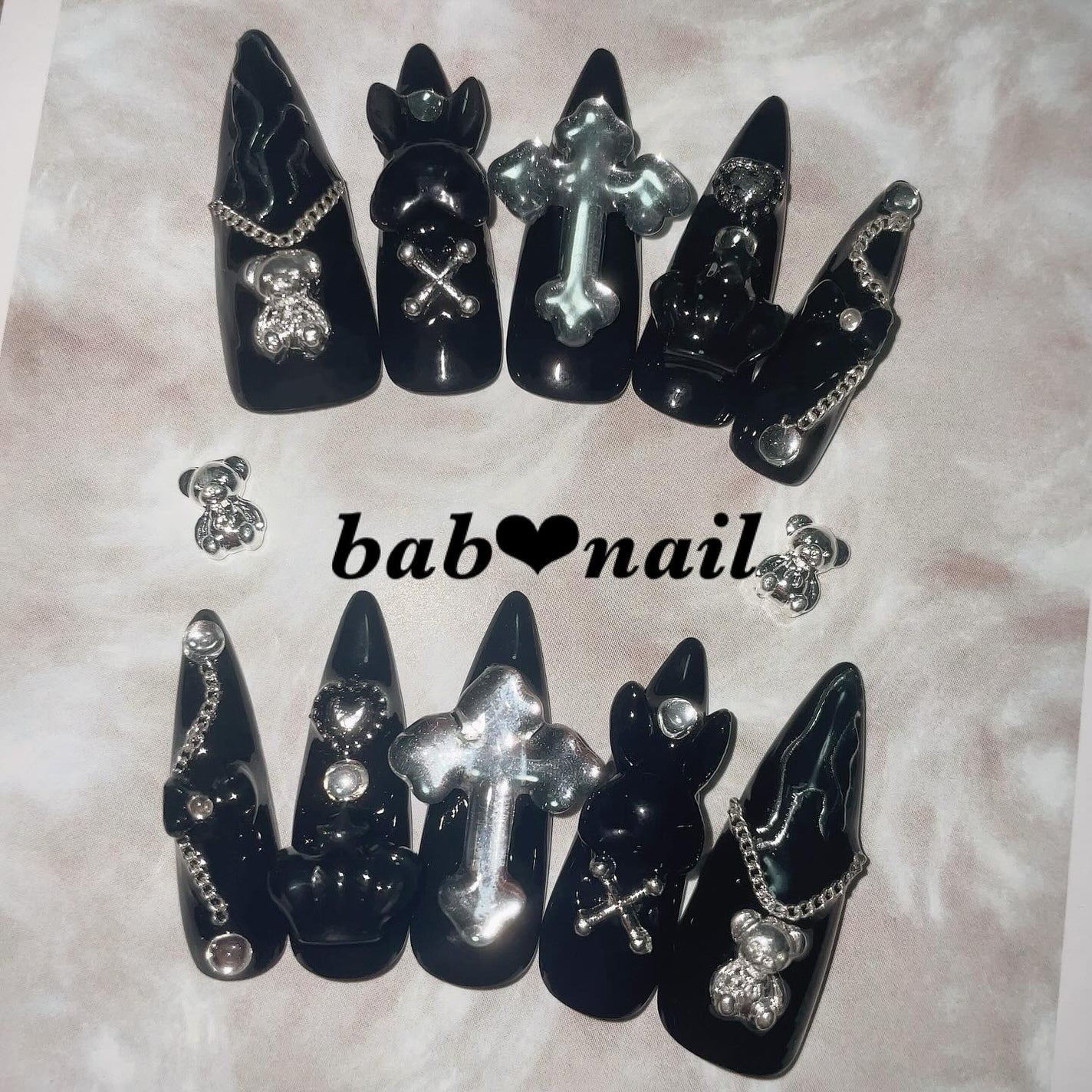 ばぶnail❤︎ネイルチップ on LIPS 「♡┈┈┈┈┈┈┈┈┈┈┈┈┈┈┈♡ハロウィンにぴったり🎃ダーク..」(3枚目)