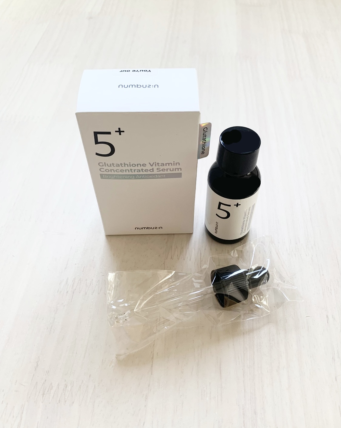 numbuzin 5番 白玉グルタチオンＣ美容液 ¥2,420




1つ前の3番の美容液と同時に購入
韓国版が届いたのでトラネキサム酸入りでした❕
3番と合わせて使っていたので肌の調子が良くなりました❕
白くなる感じとかはあんまり分かり