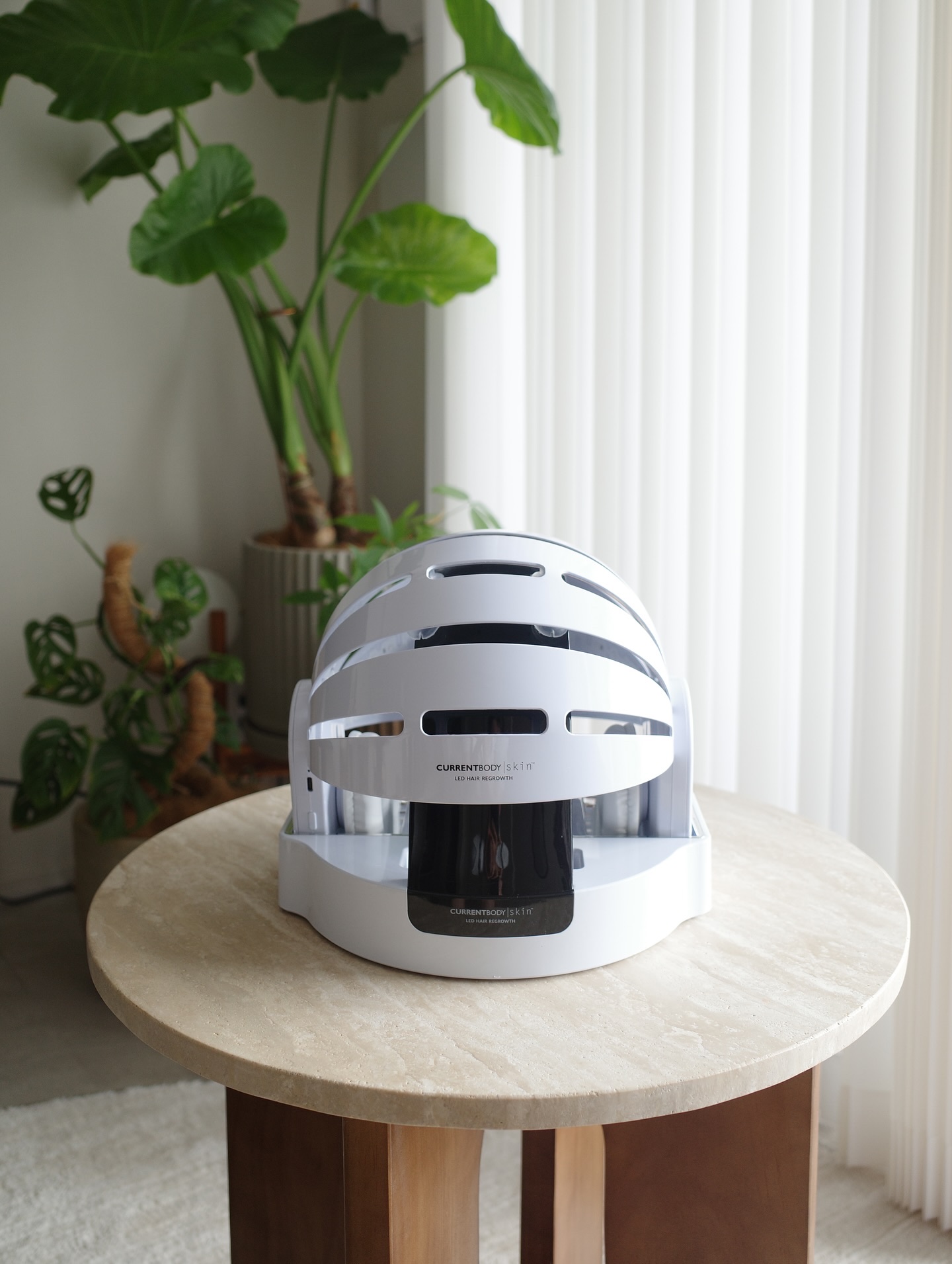 🧬 @currentbody_jp Skin LED 頭皮・頭髪ケアデバイス🧬

家にいながらまるでサロンのようなケアができるアイテム.ᐟ 
頭皮環境を整えて髪にハリやボリューム感を与えてくれる◎

もちろん育毛効果を感じるには長期利用