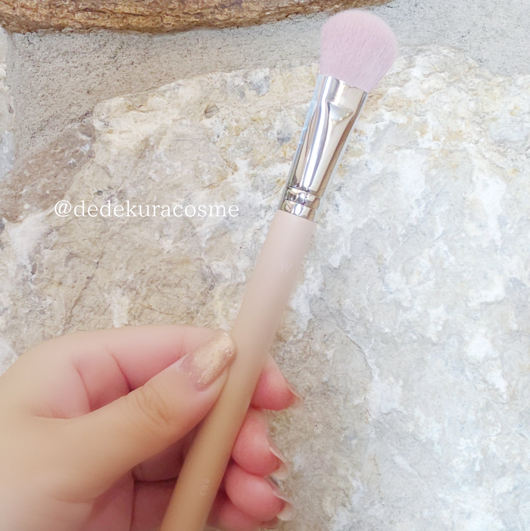 ウォンジョンヨのリキッドチーク用のアーティストタッチブラシ03が届いたよー！！リキッドチーク苦手な民なんだけど試しに使ったらムラになりにくくて手も汚れないし使いやすかった🥰これはヘビロテの予感…🥹

#Wonjungyo #ウォンジョン