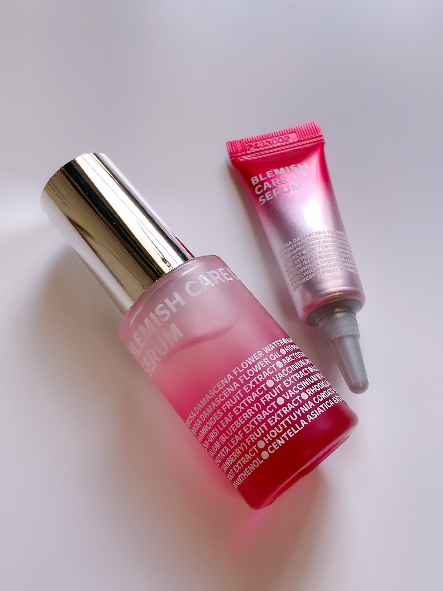 アイソイのブレミッシュケアアップセラム🌹

ローズの香りがふわっと広がって、
スキンケアしてるだけで気分あがる♥️

みずみずしいテクスチャでベタつかず、
肌がもっちりうるおう感じがすごく好き🫶

乾燥が気になるときでも、
これ塗ると肌