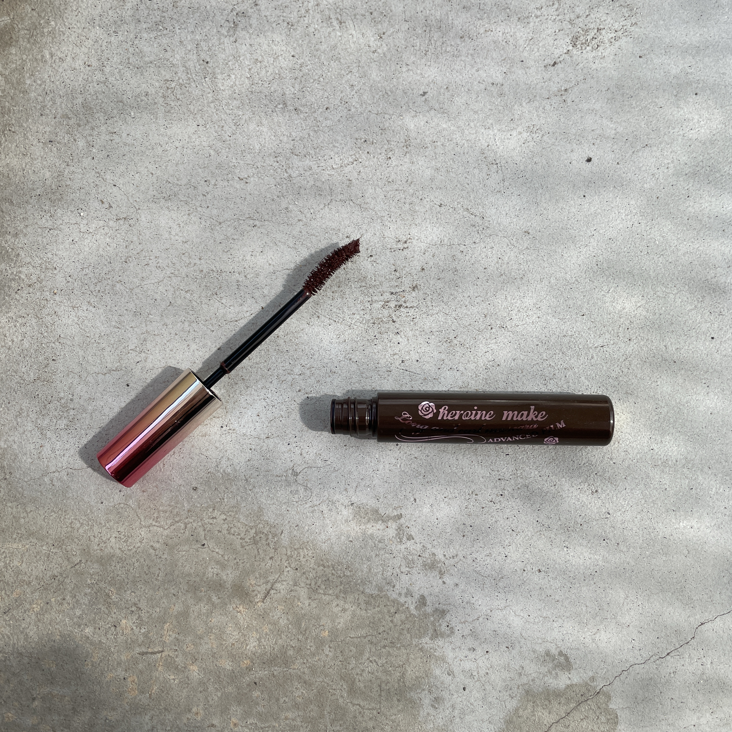 ヒロインメイク▸▸ロング＆カールマスカラ アドバンストフィルム
02ブラウン

やっぱりこれ良いよね
何本目かわからないくらい使ってます

塗りやすいしダマになりにくのに
メイク落としやすい

個人的には欠点なしなマスカラです

強いて言う