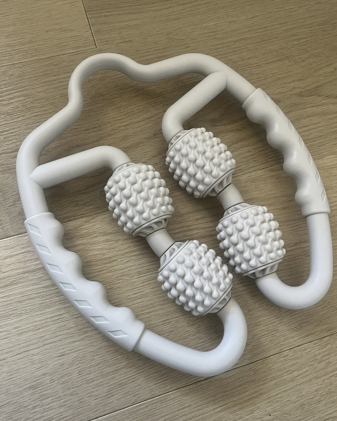 ひとりコスメ部 フォロバ100 on LIPS 「山中鍼灸整骨院さんの整骨院プロデュース マッサージローラー@y..」(6枚目)