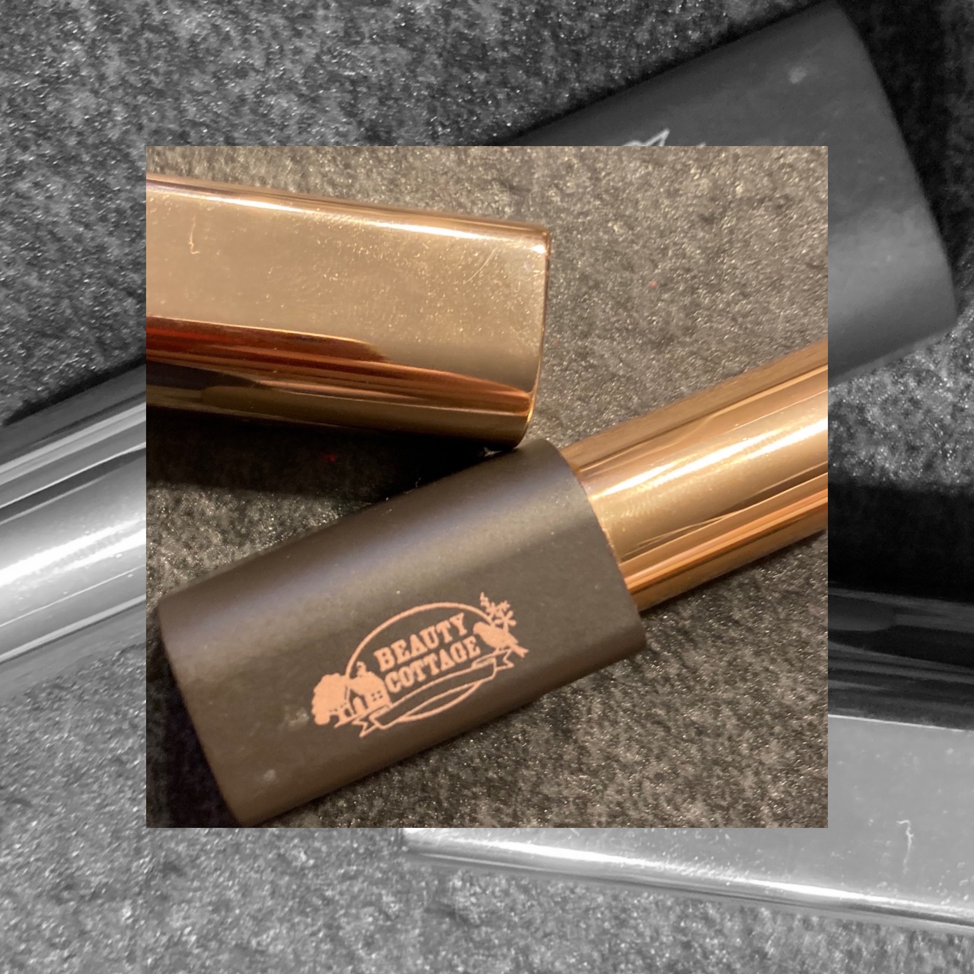 LUXURY VELVET MATTE LIPSTICK/Beauty Cottage/口紅を使ったクチコミ（1枚目）