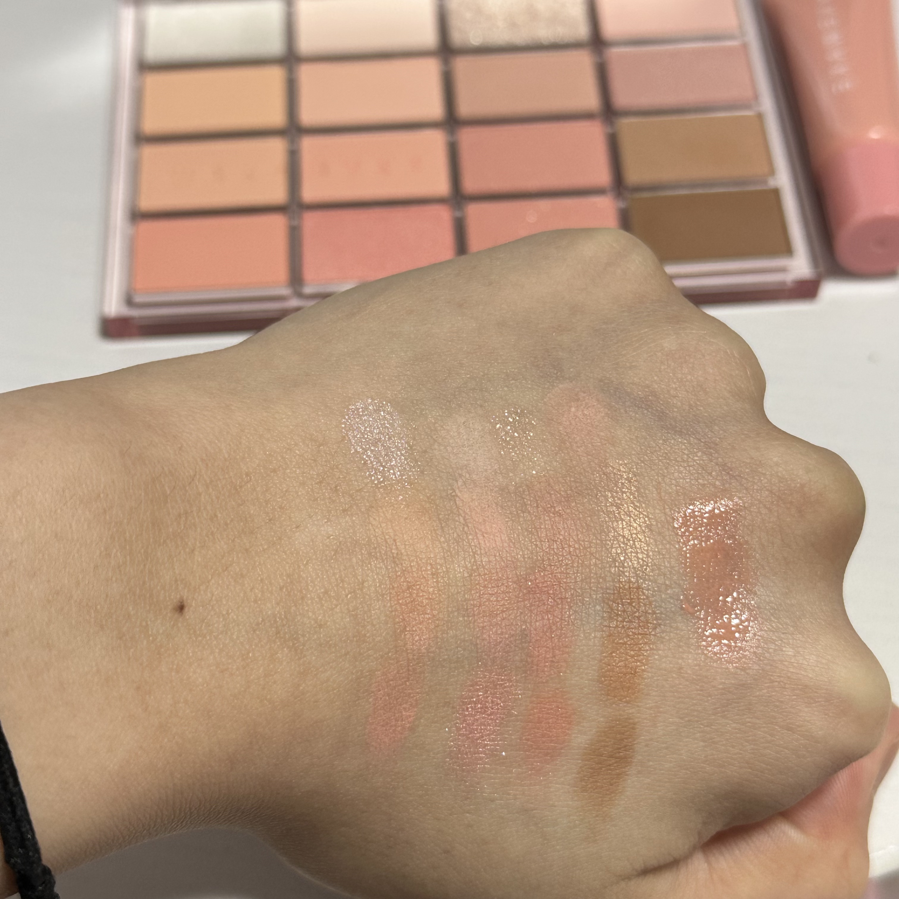 ソフトブラーリングアイパレット/wakemake/アイシャドウパレットを使ったクチコミ（3枚目）