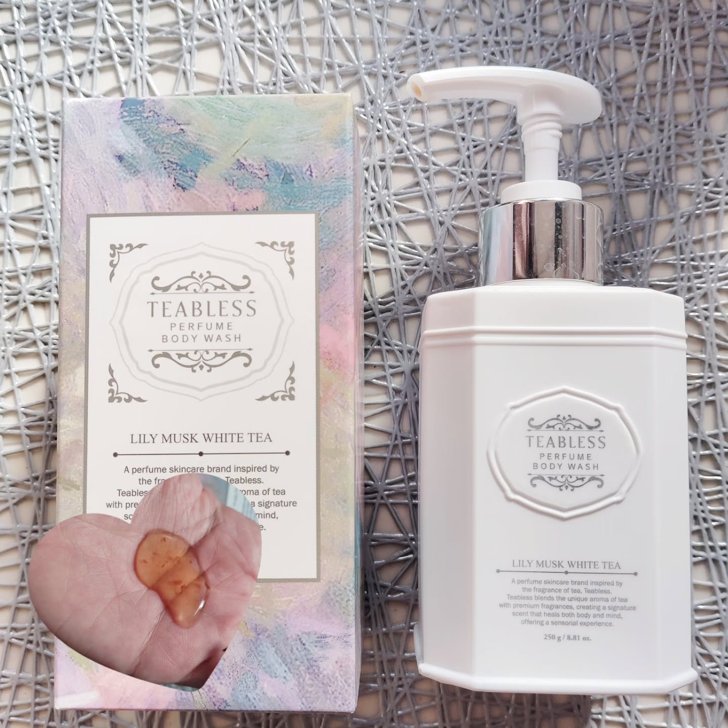 TEABLESS 
●ティーパフュームボディウォッシュ
リリームスクホワイトティー
ティーブレスといえば
紅茶缶のような可愛いデザインに、
香りの良さが定評ありですね！

ふんわりフローラルムスクの香り
オレンジがかったリキッドソープの中に