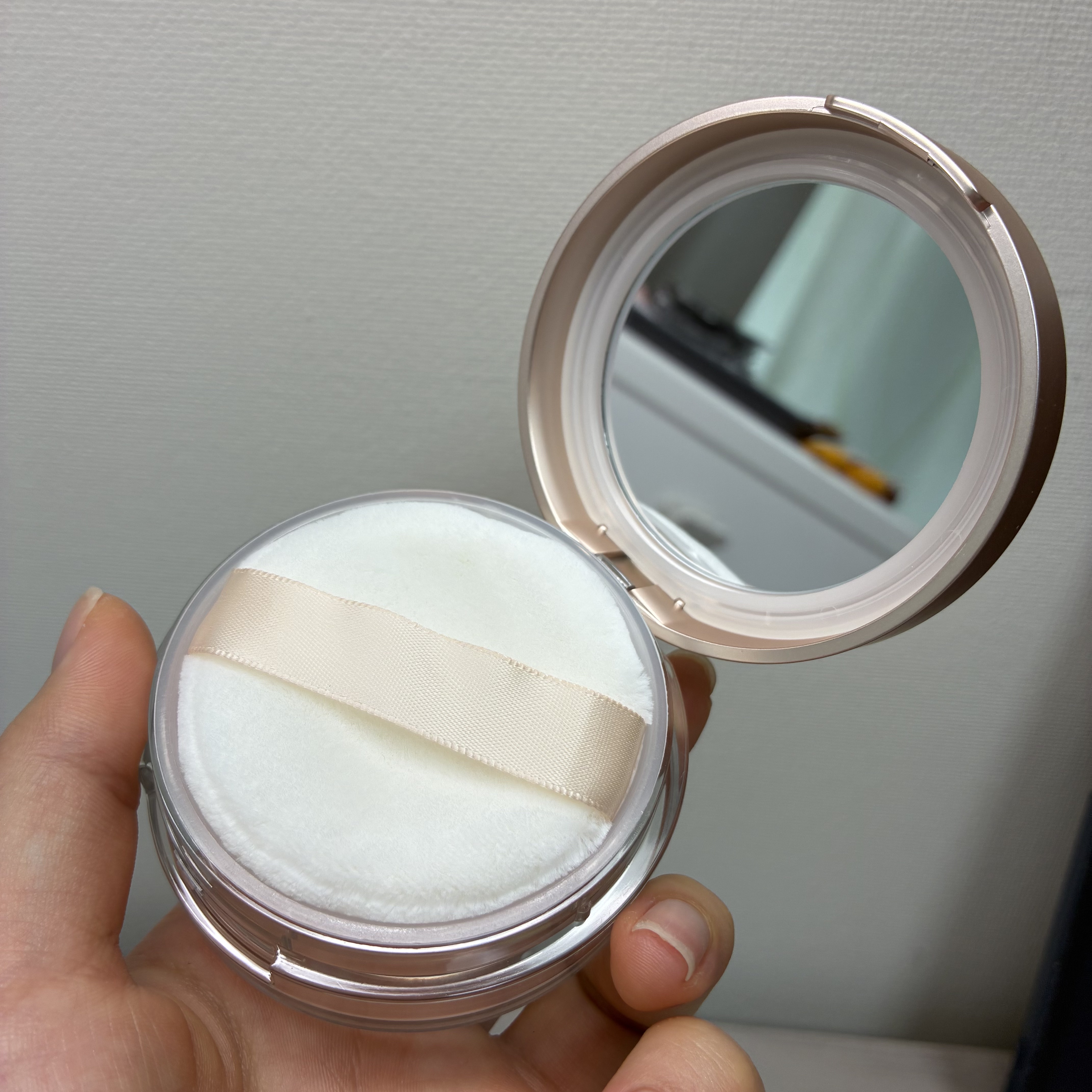 ベースディレクション ポテンシャライズルースパウダー/キスミー フェルム/ルースパウダーを使ったクチコミ（2枚目）