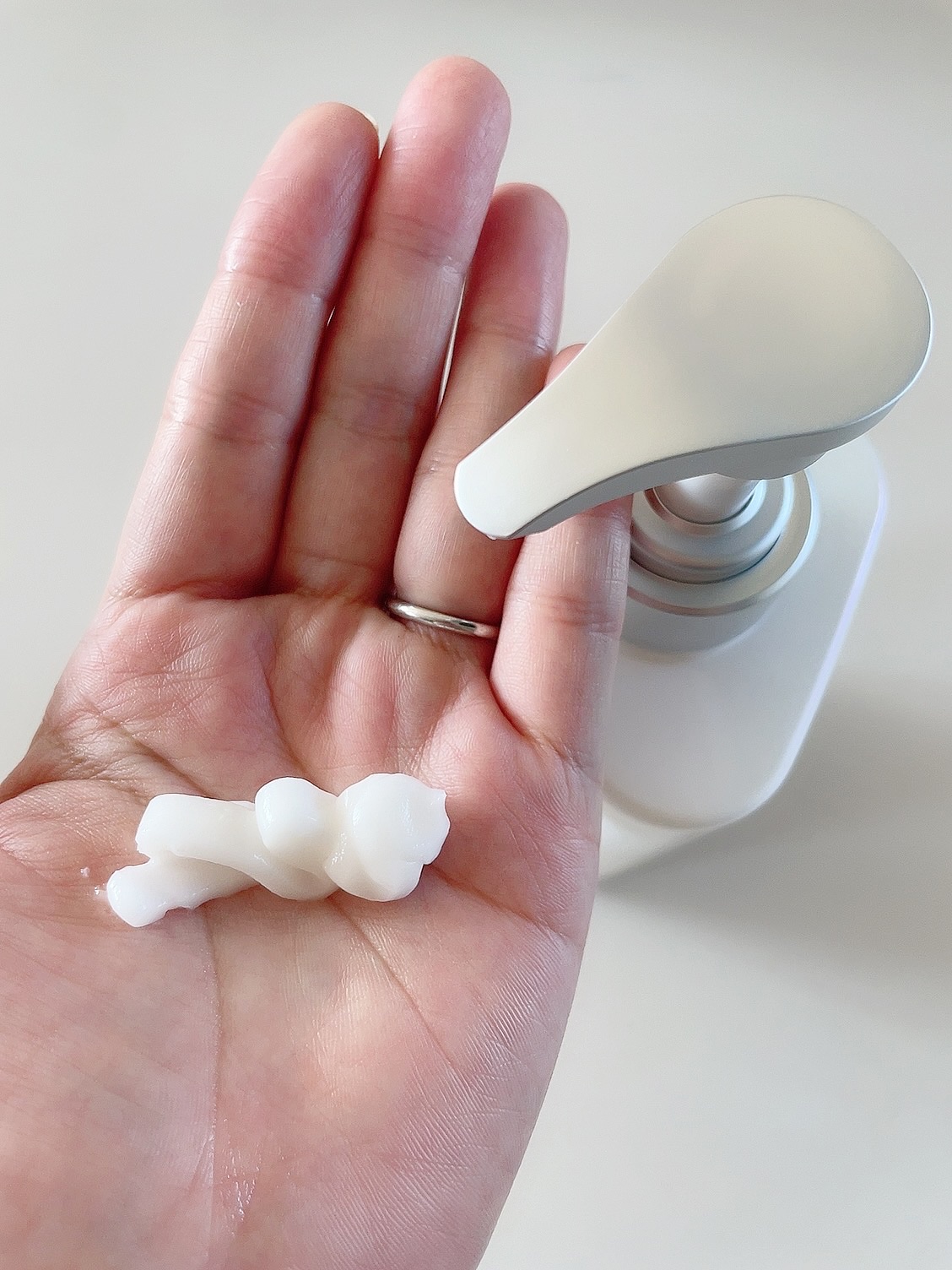 ストレートシャンプー/ストレートトリートメント ホワイトブロッサムの香り/Straine/市販シャンプーを使ったクチコミ（3枚目）