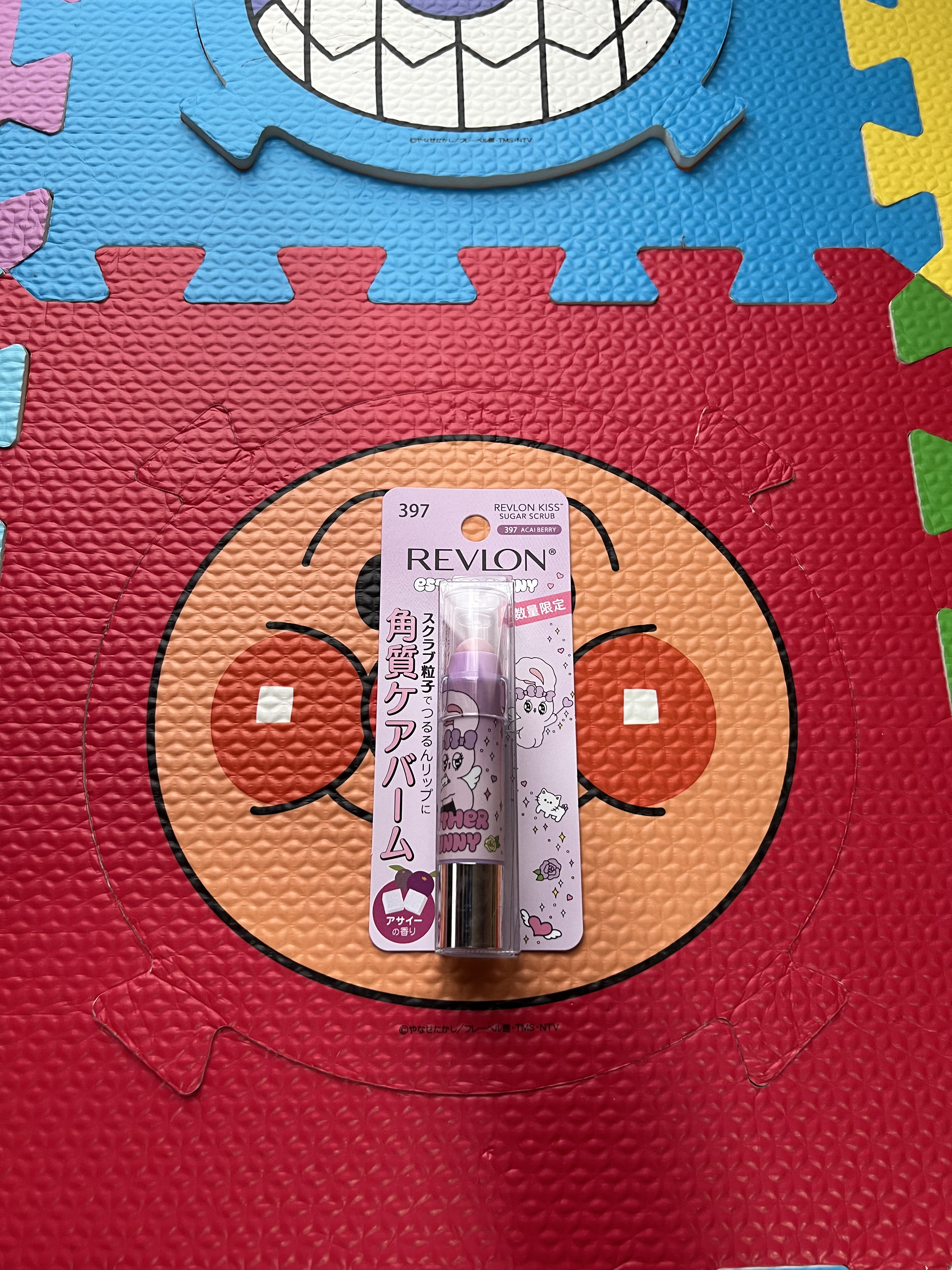 レブロンキスシュガースクラブドラッグストアで購入しました✨️
エスターバニー397番アサイーベリーの香りを選んだよ🐰🫐
ナイトケア用のみとして使用してるんやけど起きて鏡見たら唇が荒れる心配もなく乾燥せず保湿されてて驚いたよ💄
古い角質