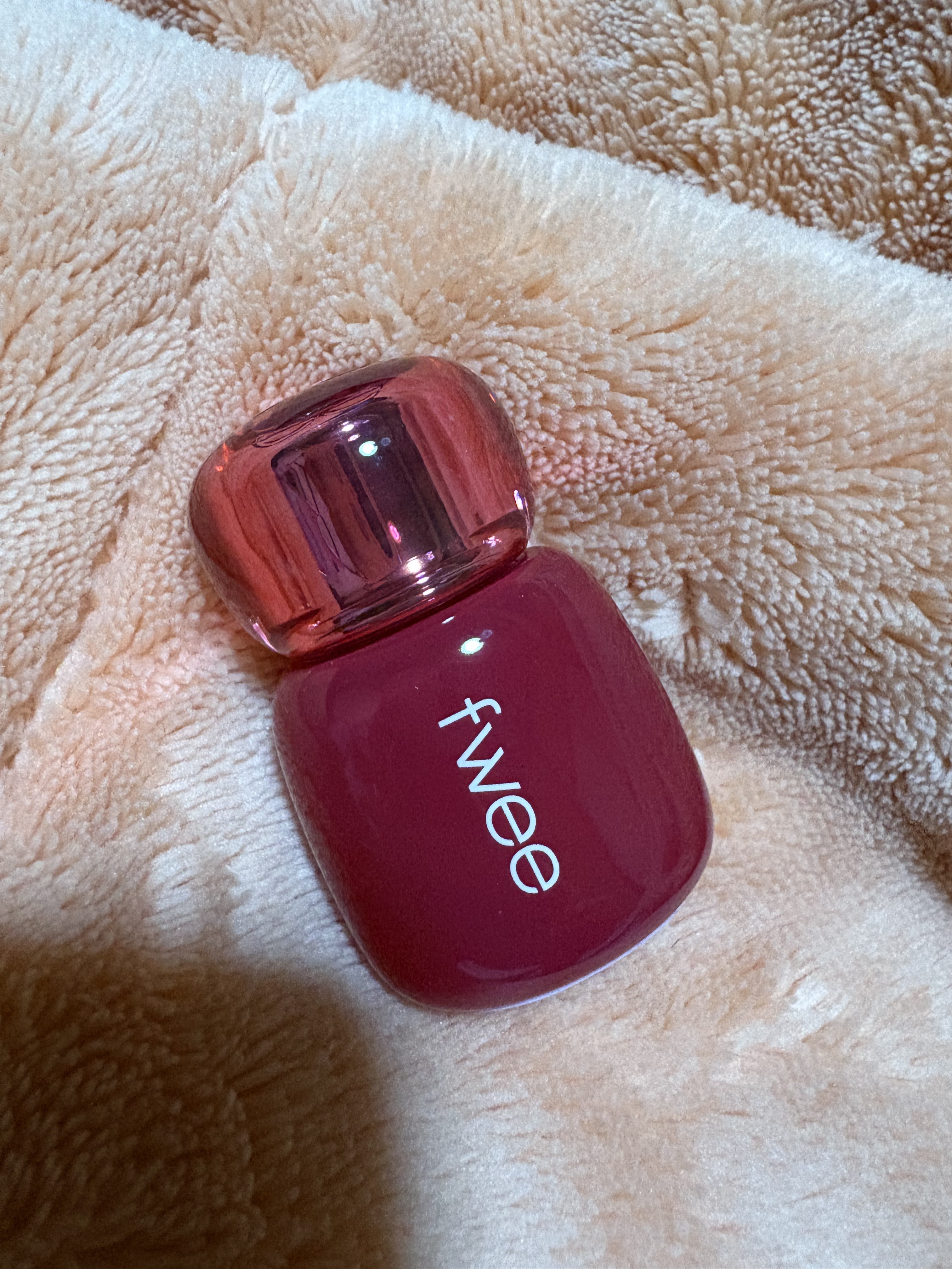 フィー 3Dボリューミングティント 09 アップルディップ/fwee/リップティントを使ったクチコミ（1枚目）