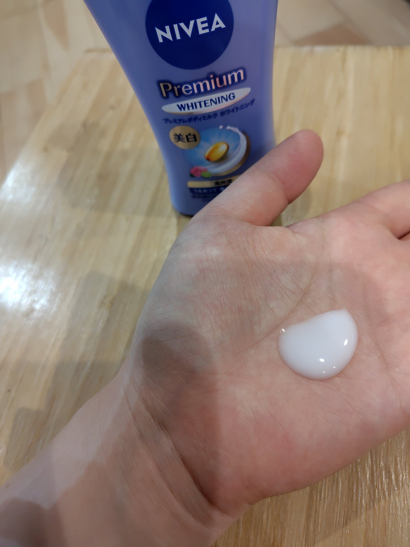 プレミアムボディミルク ホワイトニング【医薬部外品】 /ニベア/ボディミルクを使ったクチコミ(2枚目)