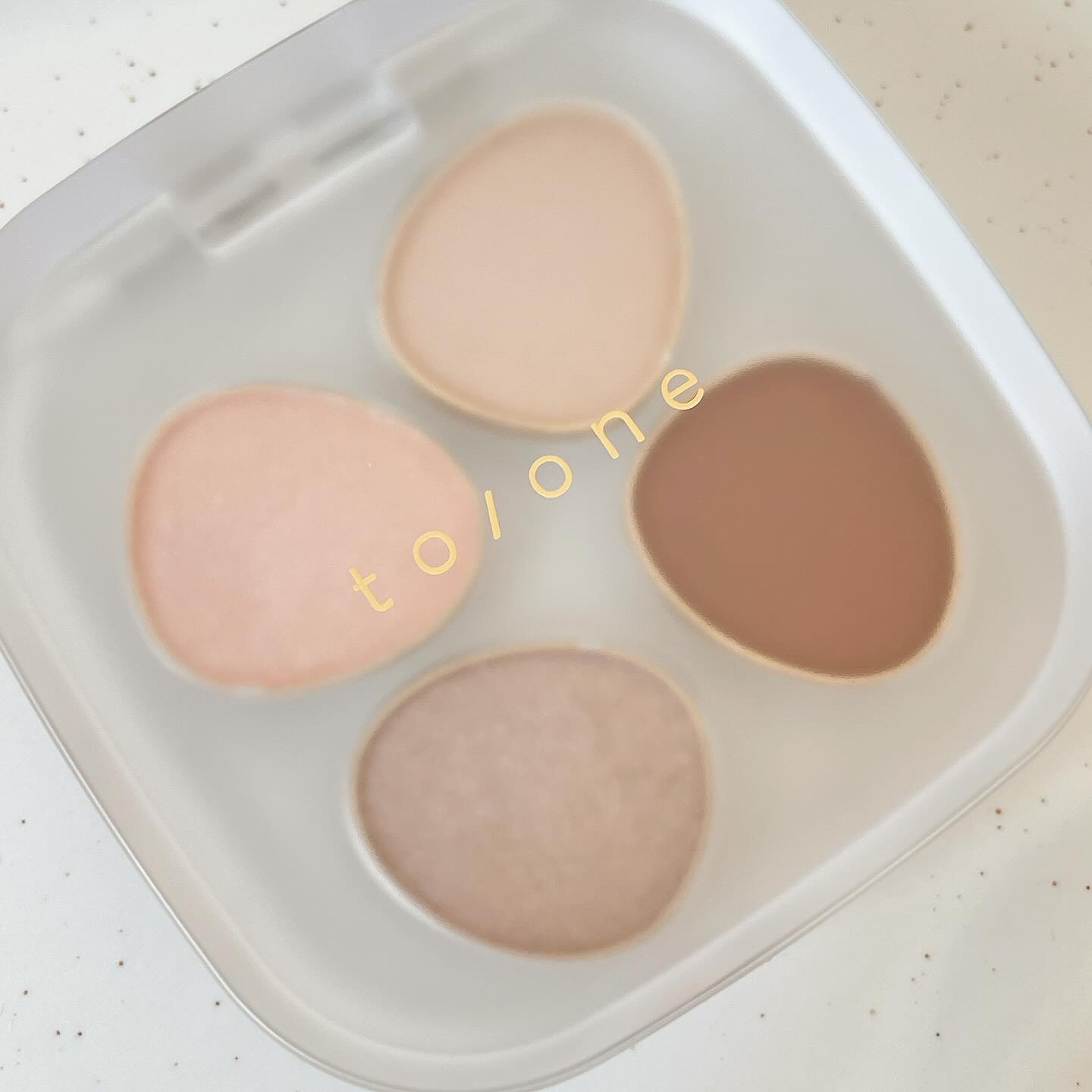 トーン ペタル フロート アイパレット/to/one/アイシャドウパレットを使ったクチコミ（2枚目）