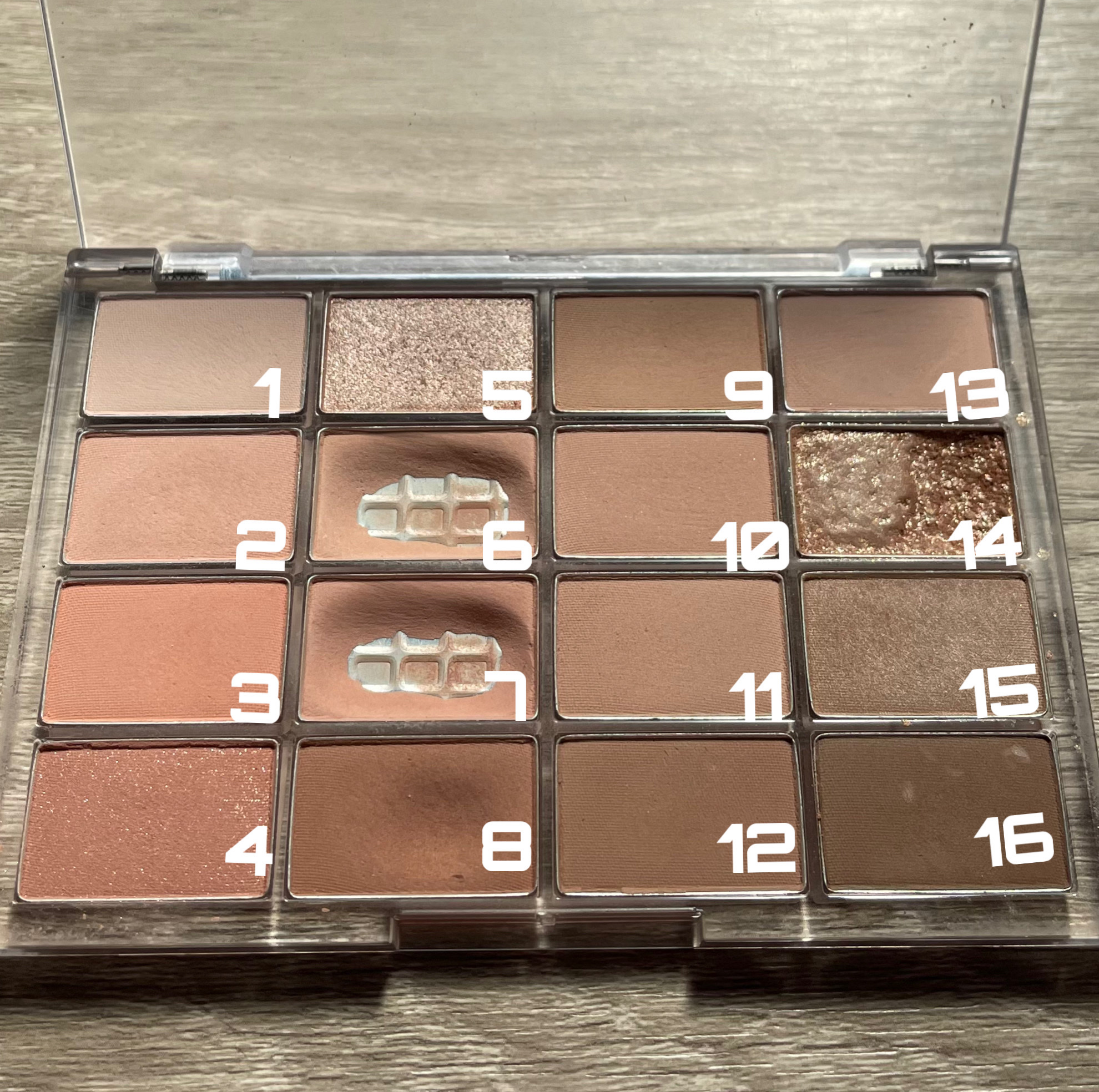 ソフトブラーリングアイパレット/wakemake/アイシャドウパレットを使ったクチコミ（2枚目）