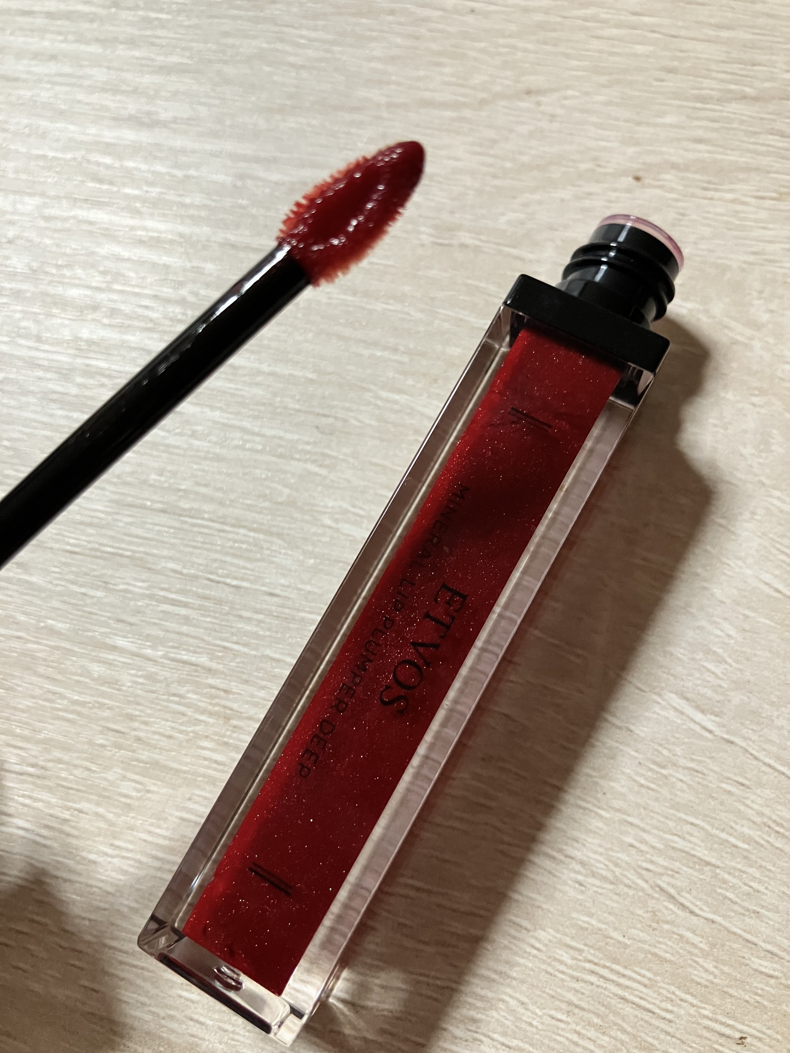 ミネラルリッププランパー ディープ ドレスレッド/エトヴォス/リッププランパーを使ったクチコミ（1枚目）