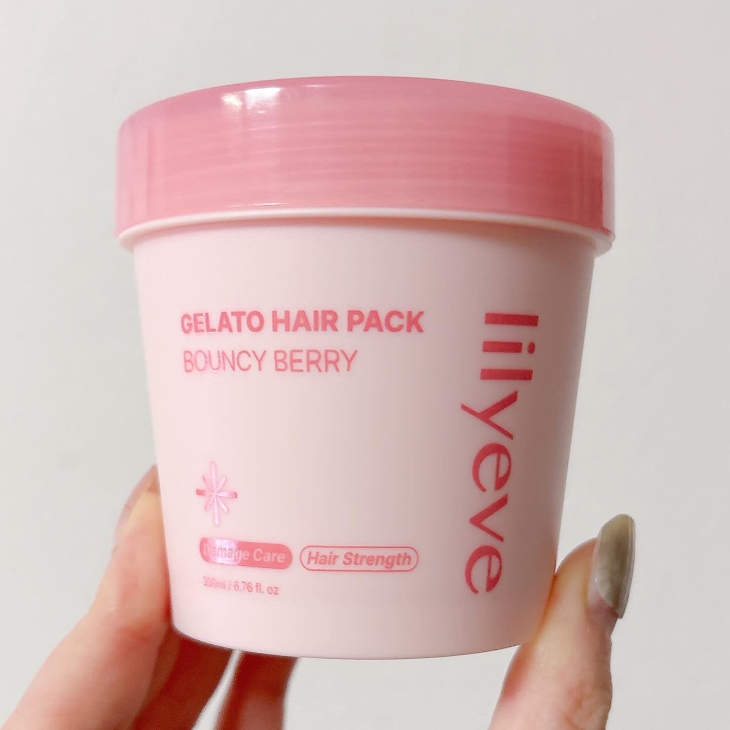 ⭐️ リペアターンジェラートヘアパック・バウンシーベリー200ml ⭐️⁣
⁣
⁣
乾燥やパサつきが気になる髪におすすめのヘアパックだよ😊⁣
⁣
⁣
ピンクのパケが可愛すぎて一目惚れしちゃった👼💕⁣
⁣
⁣
ジェラートのような濃密テク