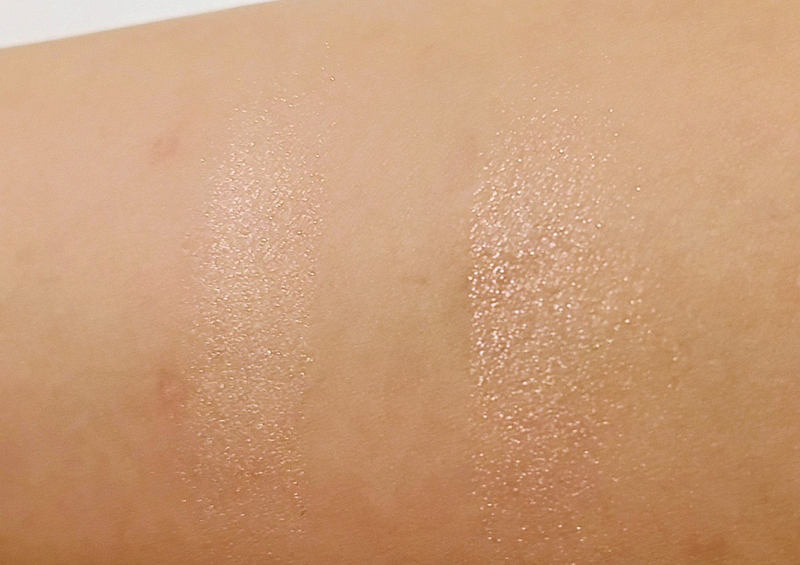 ルナグロウ ハイライター バニラフロスト/SHEGLAM/パウダーハイライトを使ったクチコミ（2枚目）