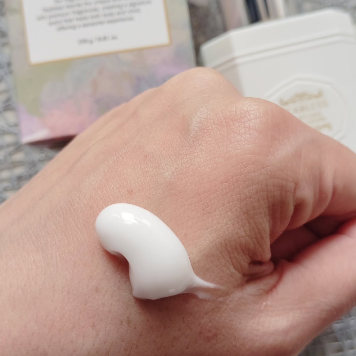 パフュームボディローション リリィムスクホワイトティー/TEABLESS/ボディローションを使ったクチコミ（2枚目）