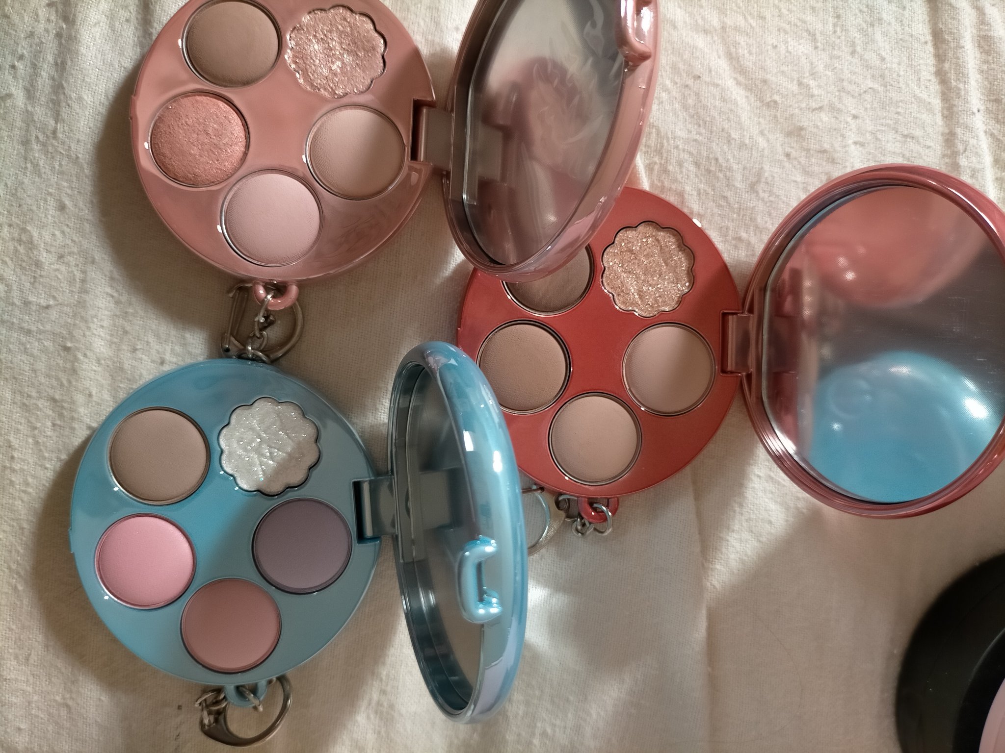 フィー ポケットアイパレット EP04 ソルティキャラメル/fwee/アイシャドウパレットを使ったクチコミ（2枚目）