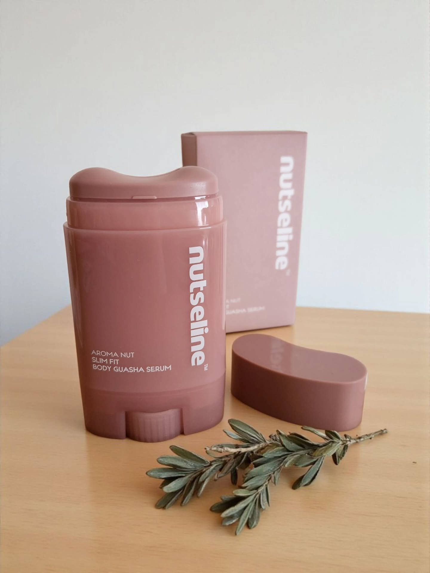 韓国で人気のnutseline 
【カッサセラム】を使ってみました💆‍♀️✨

すっと肌になじむ軽めのテクスチャーで
ベタつきにくいから
お風呂あがりのマッサージにも使いやすい♪

韓国のコスメショップでも人気らしくて、
毎日のちょっとし