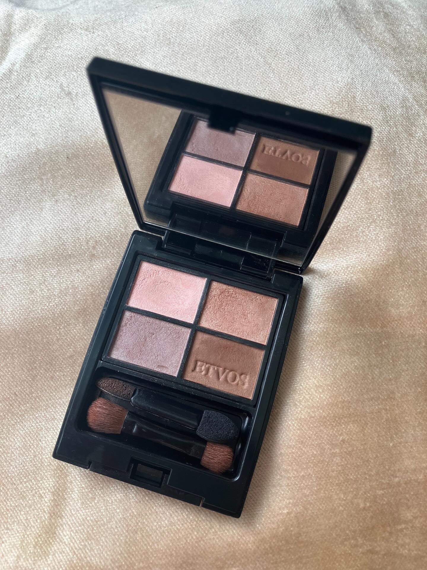 ミネラルクラッシィシャドー/エトヴォス/アイシャドウパレットを使ったクチコミ（1枚目）
