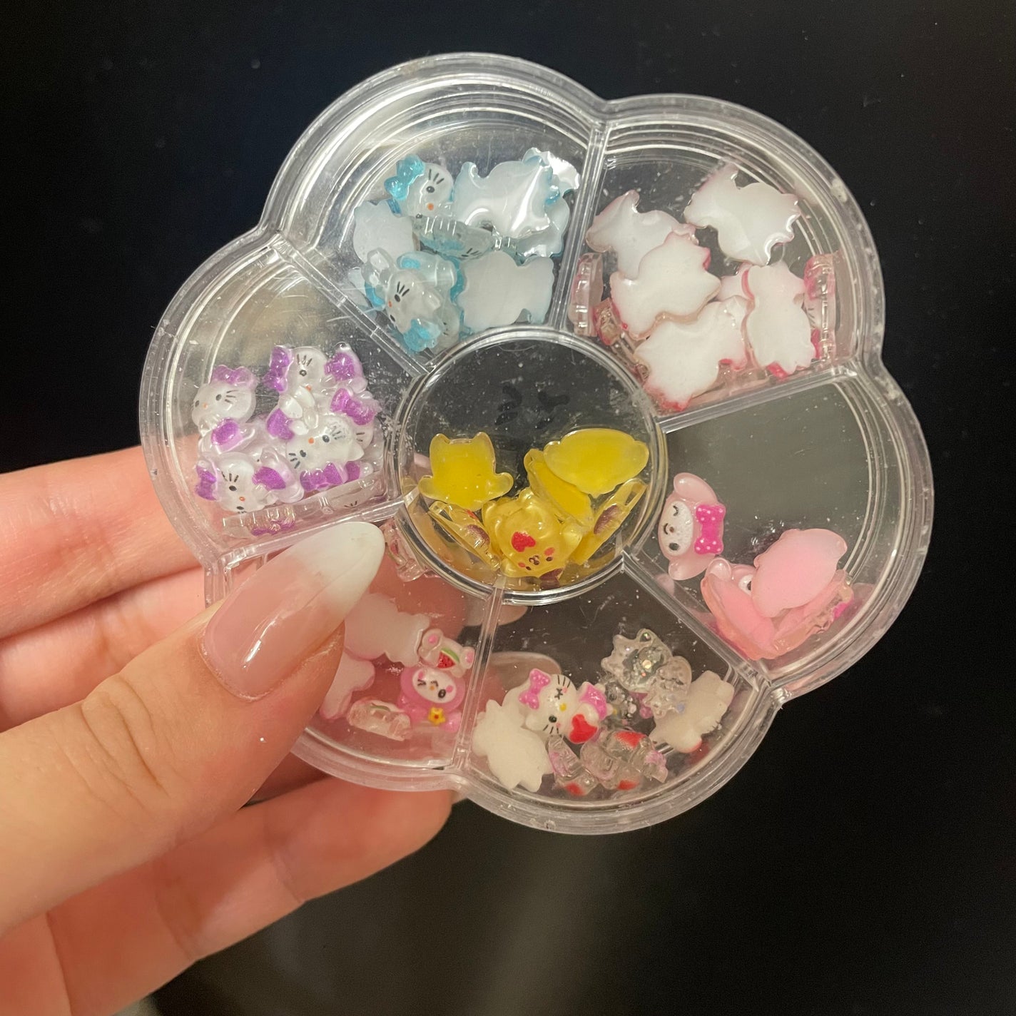 𐔌՞ . .՞ 𐦯 on LIPS 「サンリオパーツ=^・◦・🎀^=いいね、保存嬉しいです🎶#ネイル..」(1枚目)