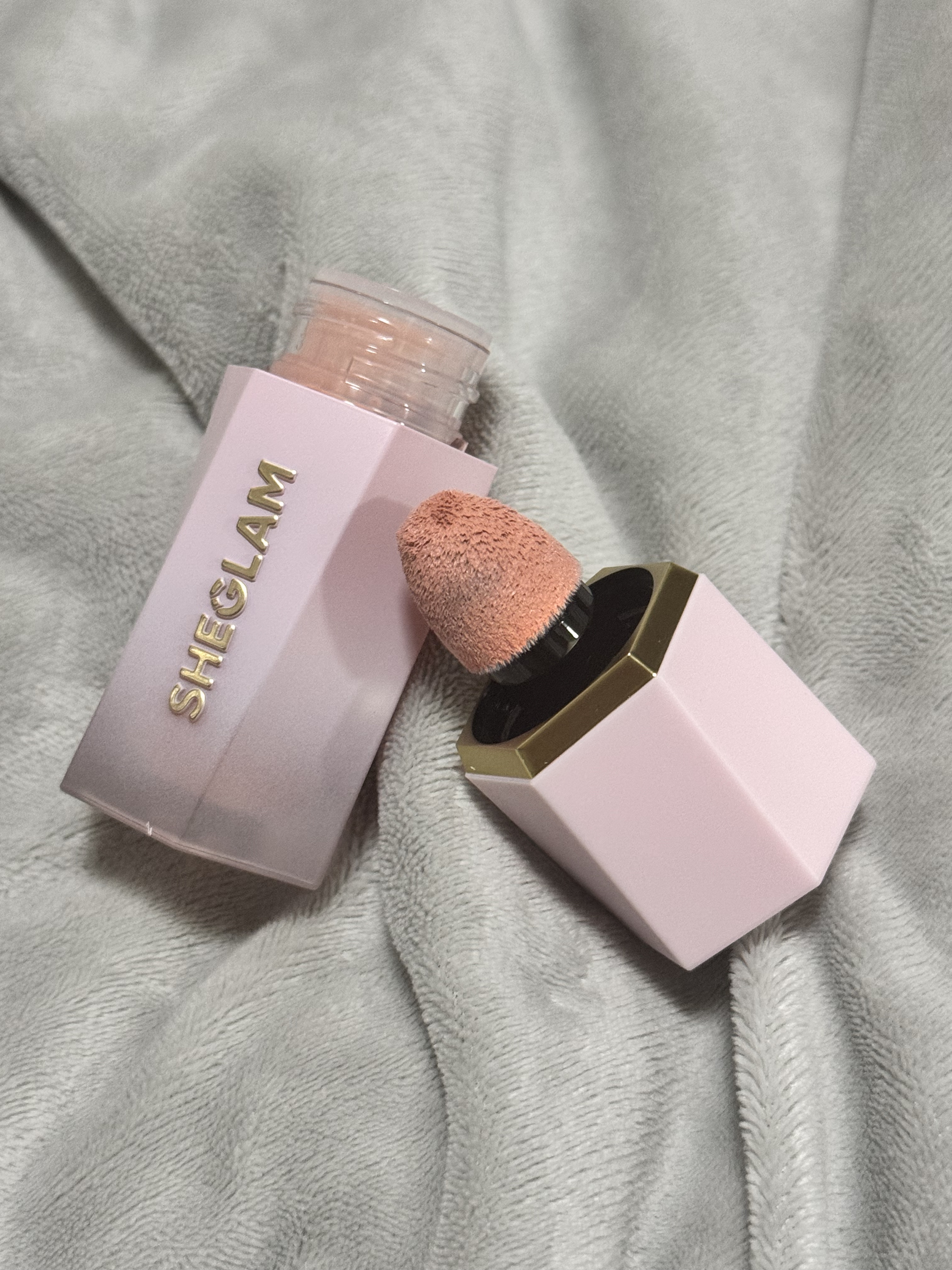 シーグラム カラーブルーム リキッドブラッシュ ハッシュハッシュ(Hush Hush)/SHEGLAM/リキッドチークを使ったクチコミ（2枚目）