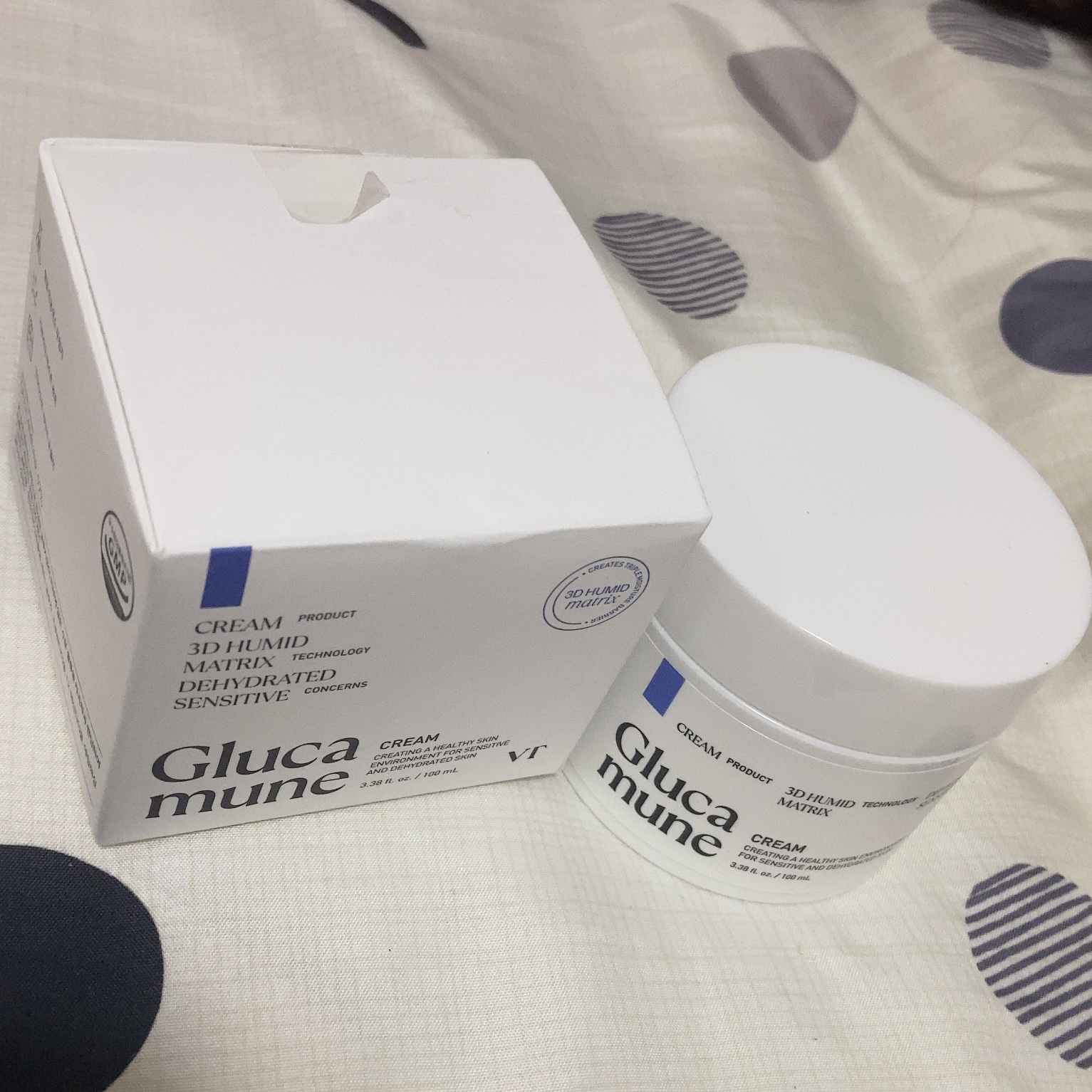 VTグルカミューンクリームの感想です。


VTの水分爆弾クリーム
肌がゆらぎやすく熱を帯びやすい砂漠肌に

グルカミューンとは敏感で熱を帯びやすく、それにより乾燥してしまう肌のために 3層潤いデリバリーシステムを採用し、水分補給、肌バリア