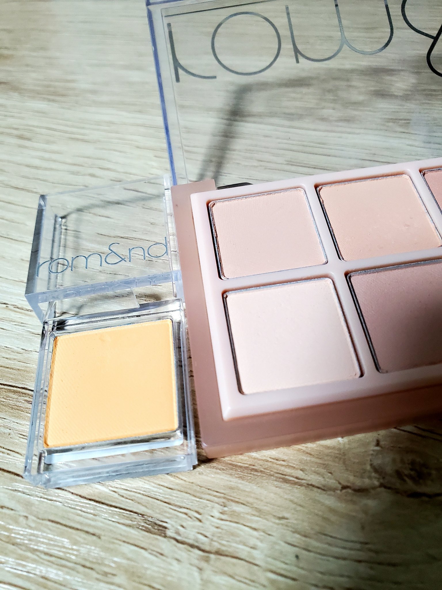 スライドインシングル M04 ジューシーマンゴー/rom&nd/単色アイシャドウを使ったクチコミ（1枚目）