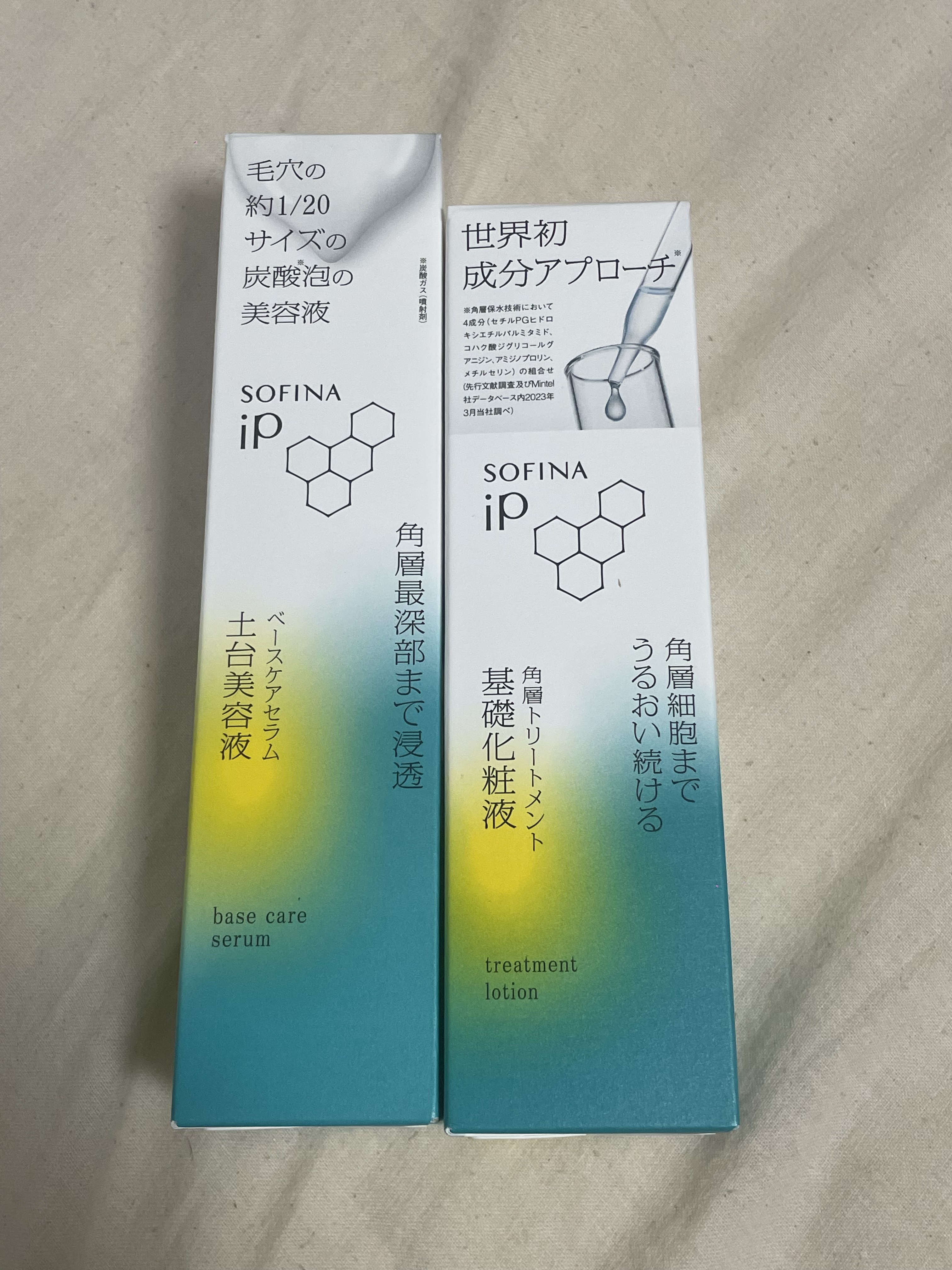 ソフィーナ iP ベースケア セラム＜土台美容液＞本体 90g
ソフィーナ iP 角層トリートメント 基礎化粧液本体 160ml

使い始めて1ヶ月経った時点でのレビューです。

肌質　混合肌

土台美容液はポンプから細かい泡が出てくるタイ