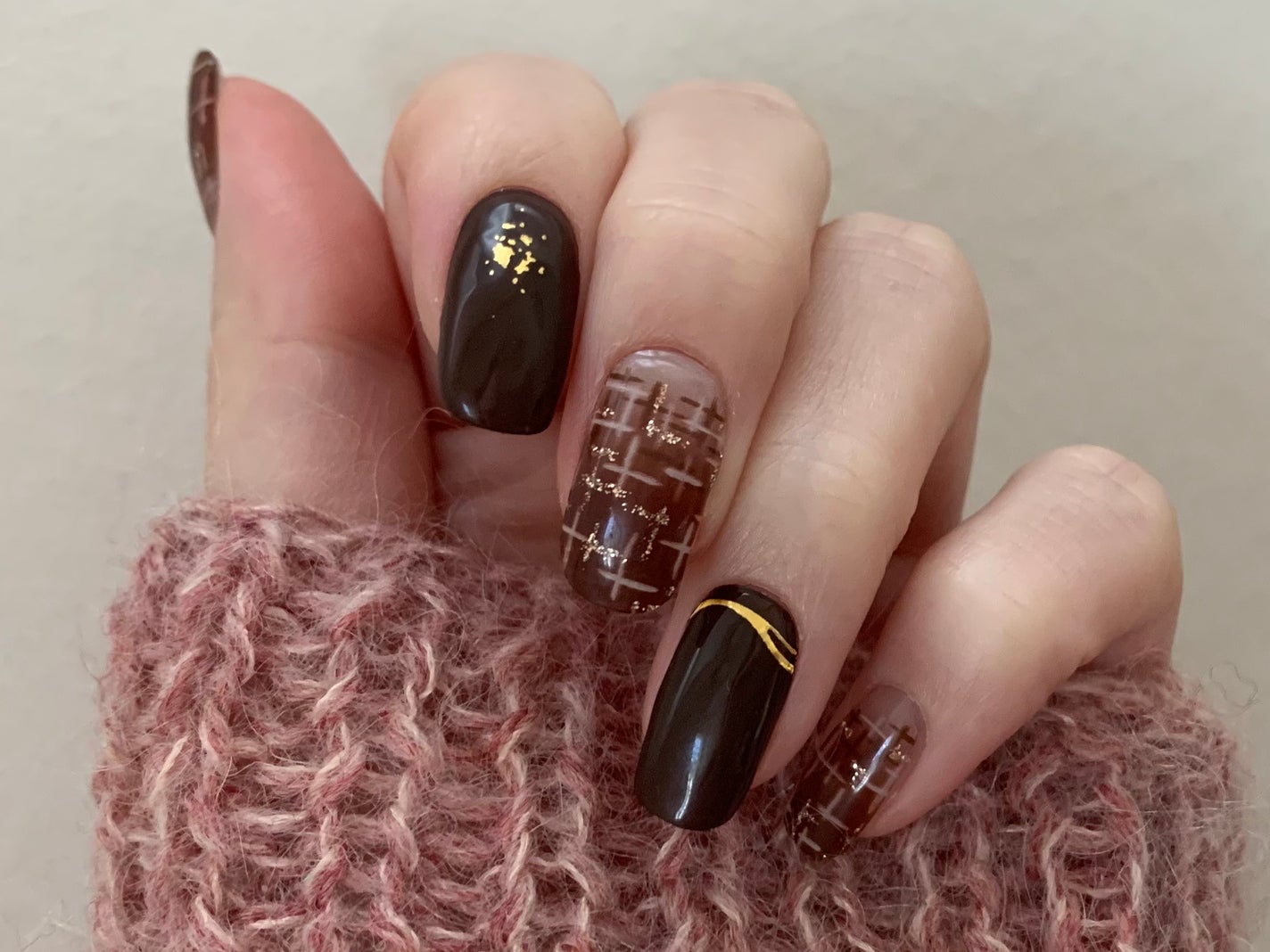 yomogi on LIPS 「#大人のモカネイル図鑑ビターなモカネイル☕️💅シールタイプのジ..」(1枚目)