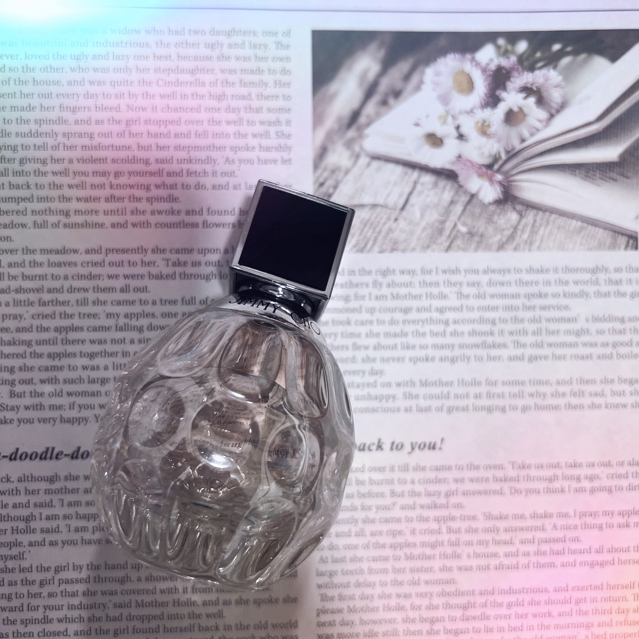 最近、香りものブームな私𓏸︎︎︎︎⁡𓈒 𓂃

20代前半のときから大好きだった
Jimmy Chooのオードトワレを
久しぶりに購入🩷

久しぶりに使いましたが
トップからラストまでやっぱり大好き🫶🏻‎

オールシーズン使いやす