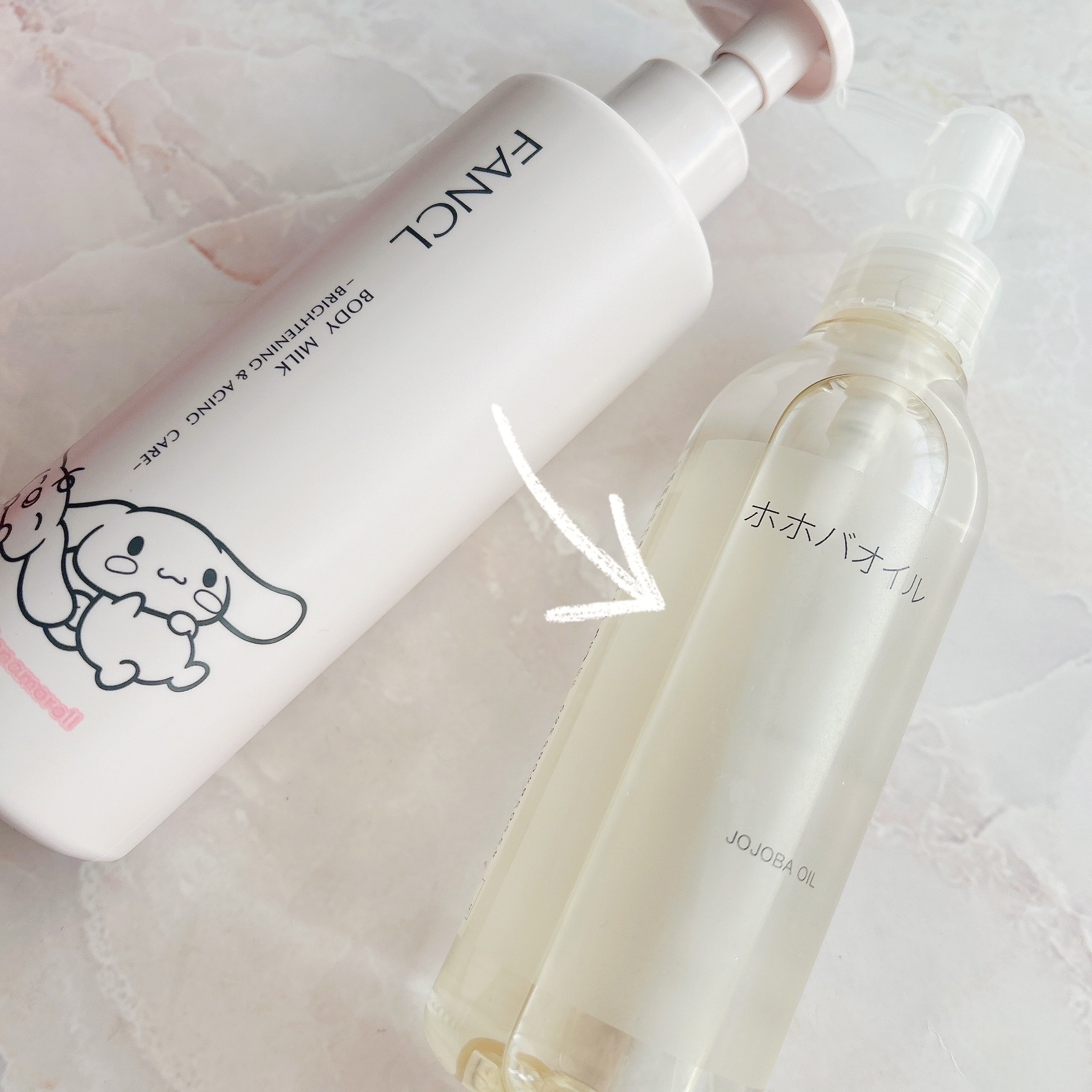 【妊娠中期🤰🏻使い切り→変更】

ファンケル
ボディミルク ブライトニング＆エイジングケア＜医薬部外品＞

『シナモロール』限定デザイン

↓

無印良品
ホホバオイル
200ml

.
.

ファンケルは美白にも◎で、
お腹以外にも全