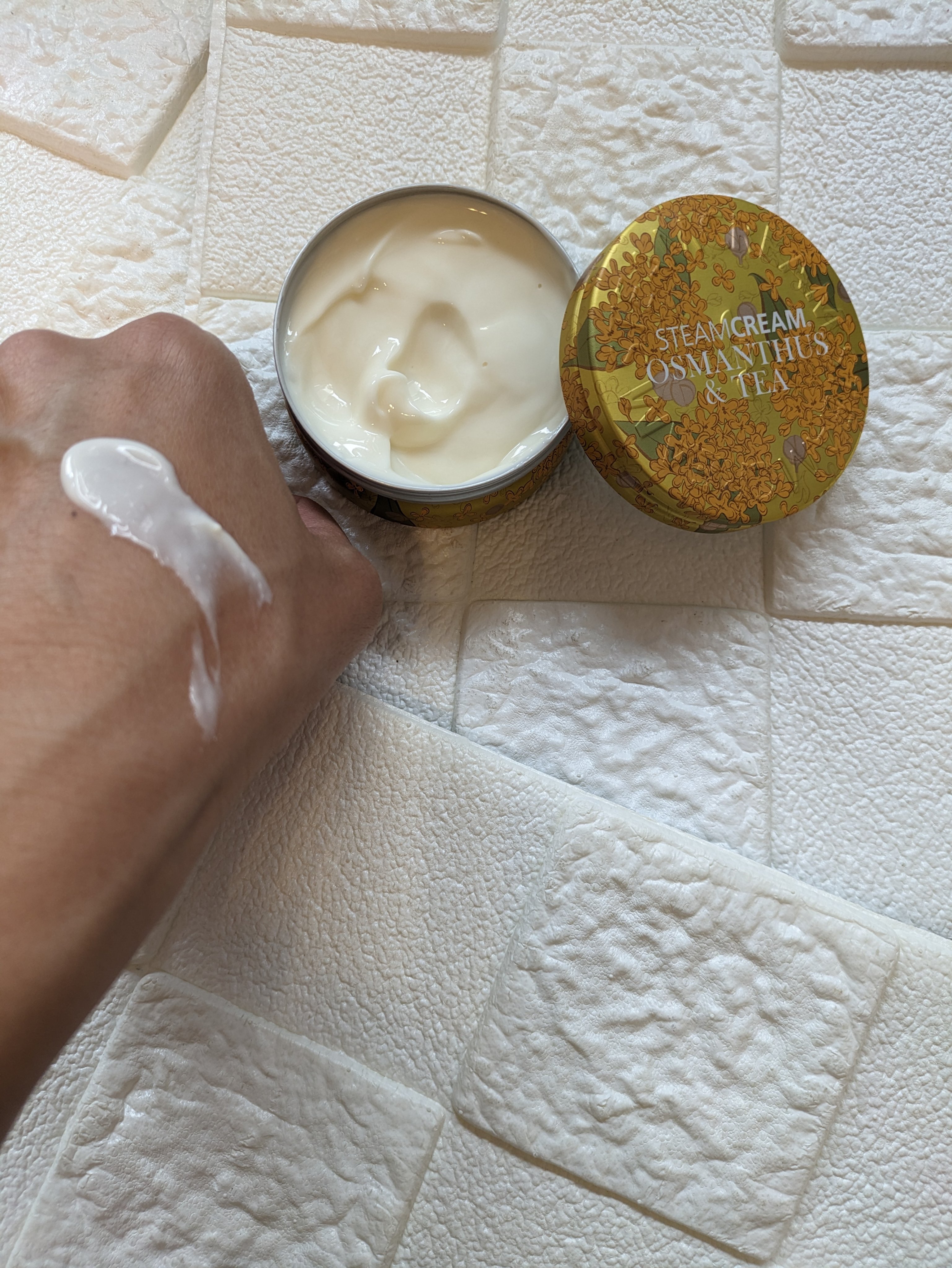 スチームクリーム キンモクセイ＆茶/STEAMCREAM/ボディクリームを使ったクチコミ（3枚目）