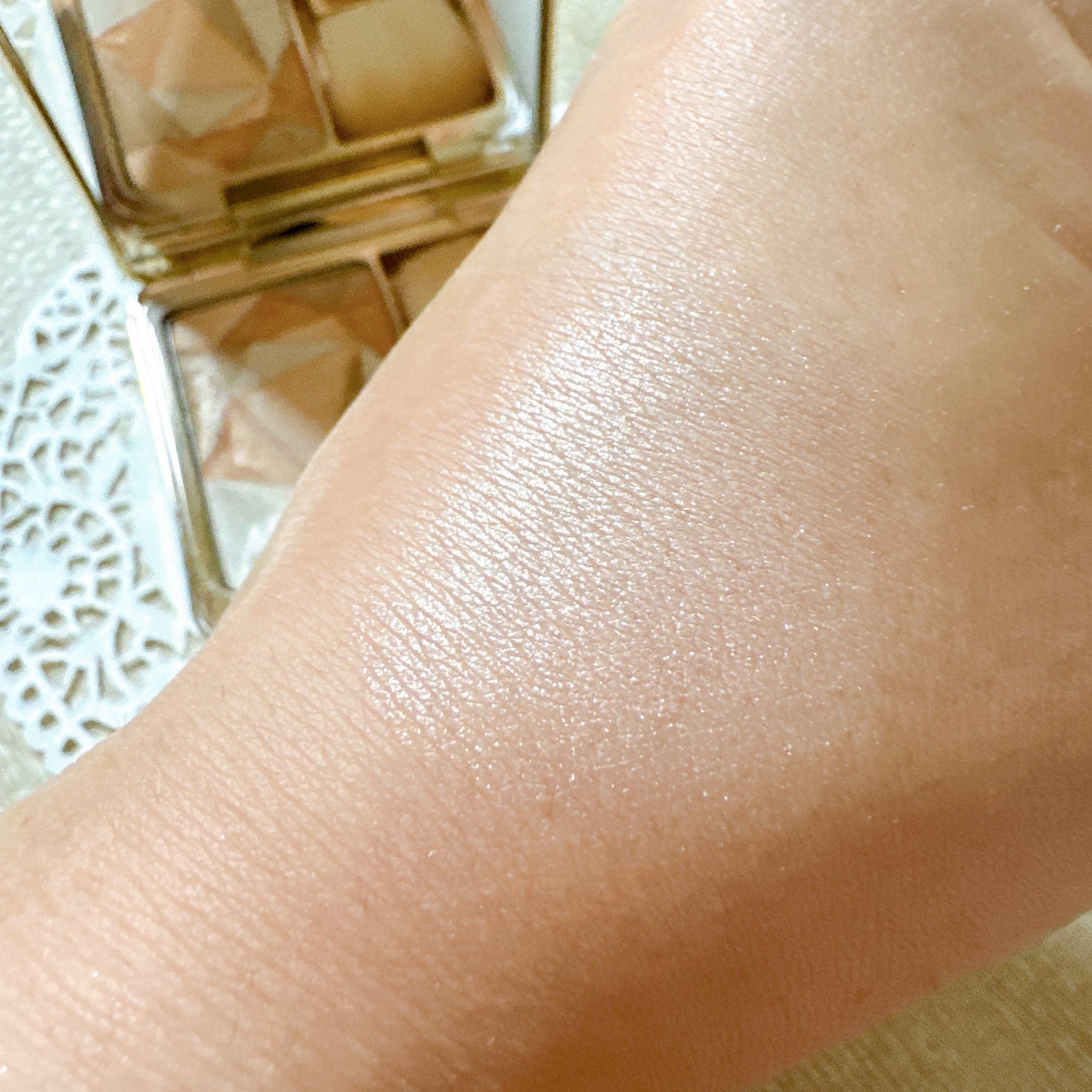 ル・レオスールデクラ /クレ・ド・ポー ボーテ/パウダーハイライトを使ったクチコミ(4枚目)