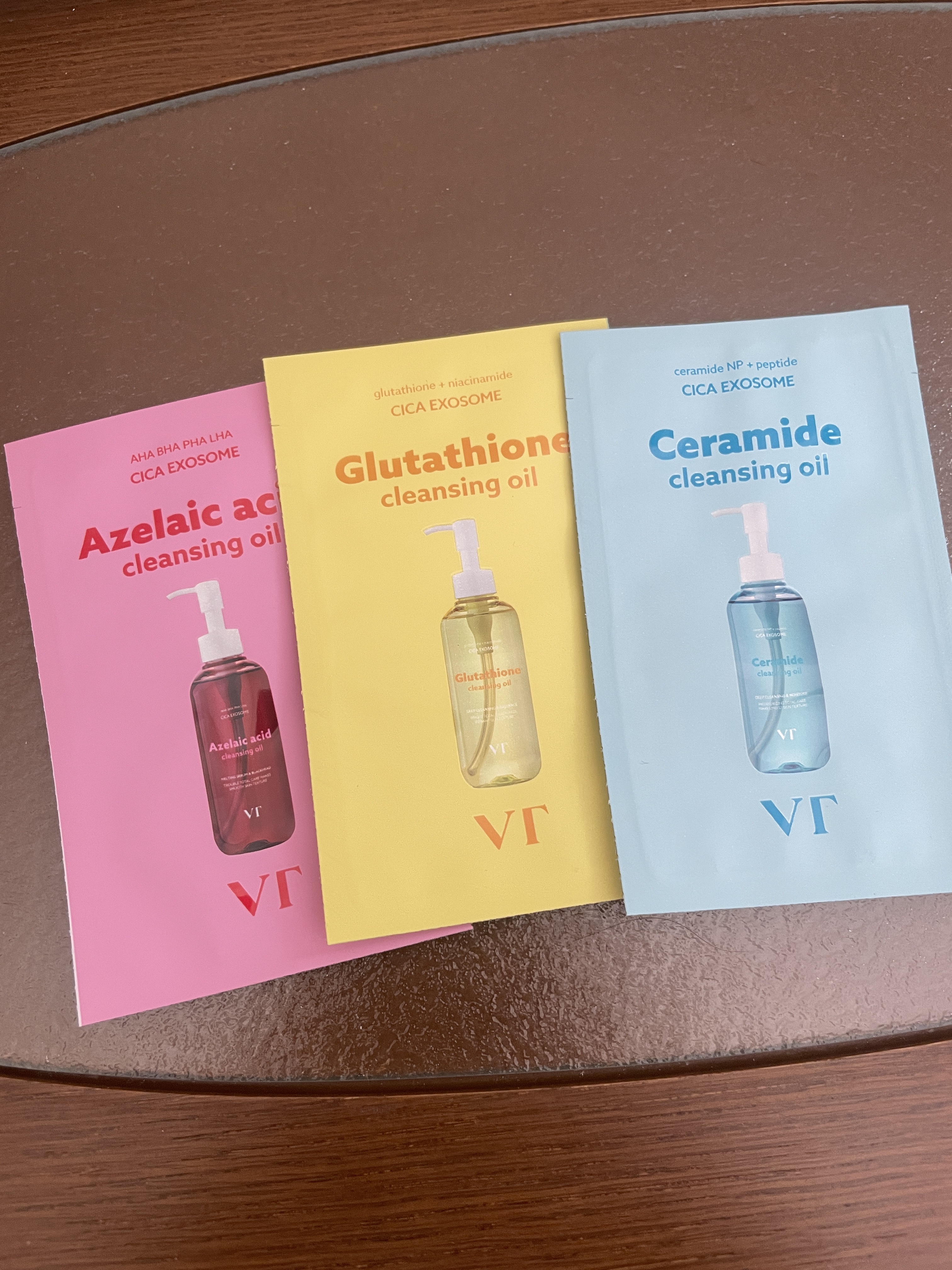 VT
グルタチオングロウ クレンジングオイル
AZケア クレンジングオイル
セラミドアクア クレンジングオイル

試供品です


メイク落ちも良くて普通な感じです

香りがあまり好きではなかったです。

この商品じゃなくても良いオイルクレン