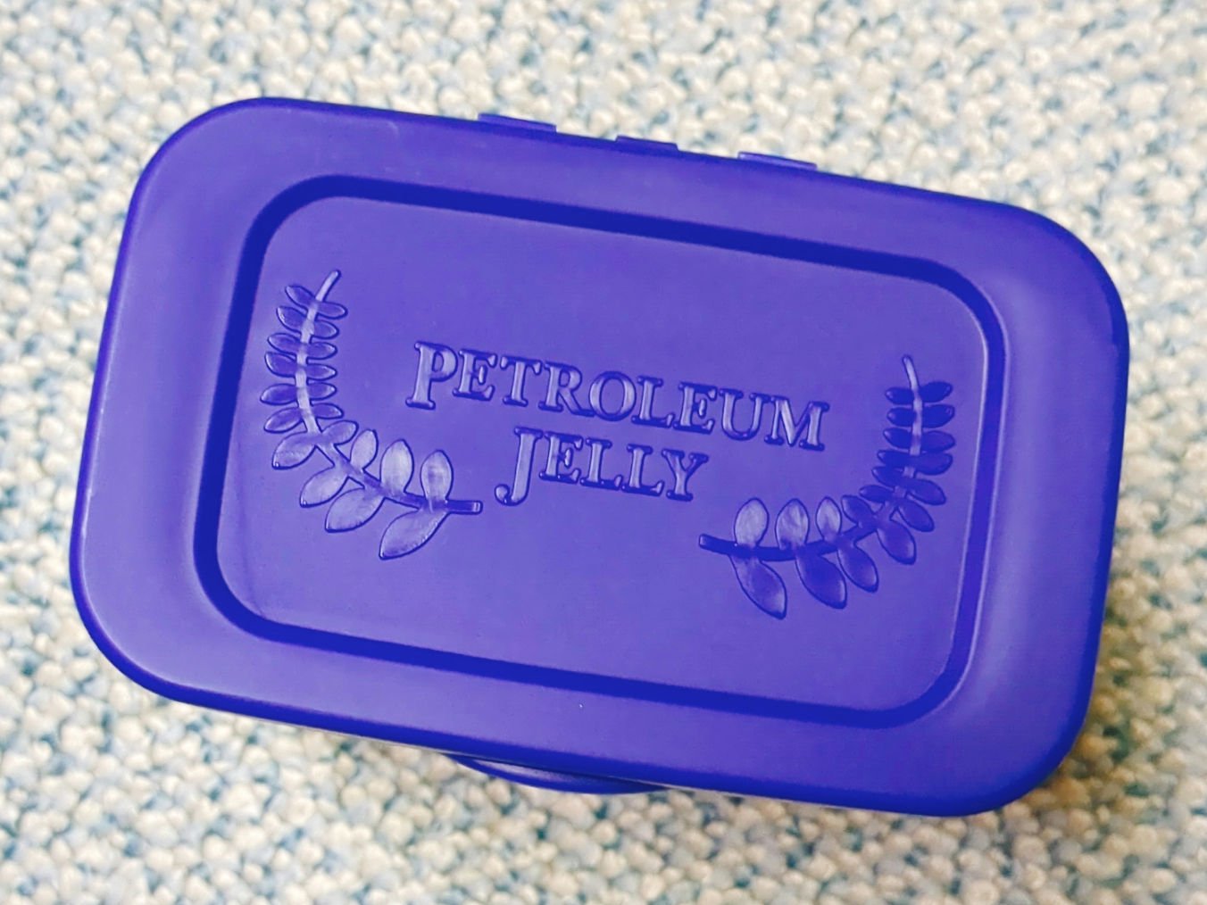 ドン・キホーテ ペトロリュームジェリーのクチコミ「ドンキホーテで購入
368gのワセリン

足の逆剥けが保湿してもしても改善しないので
やっぱり.....」（2枚目）