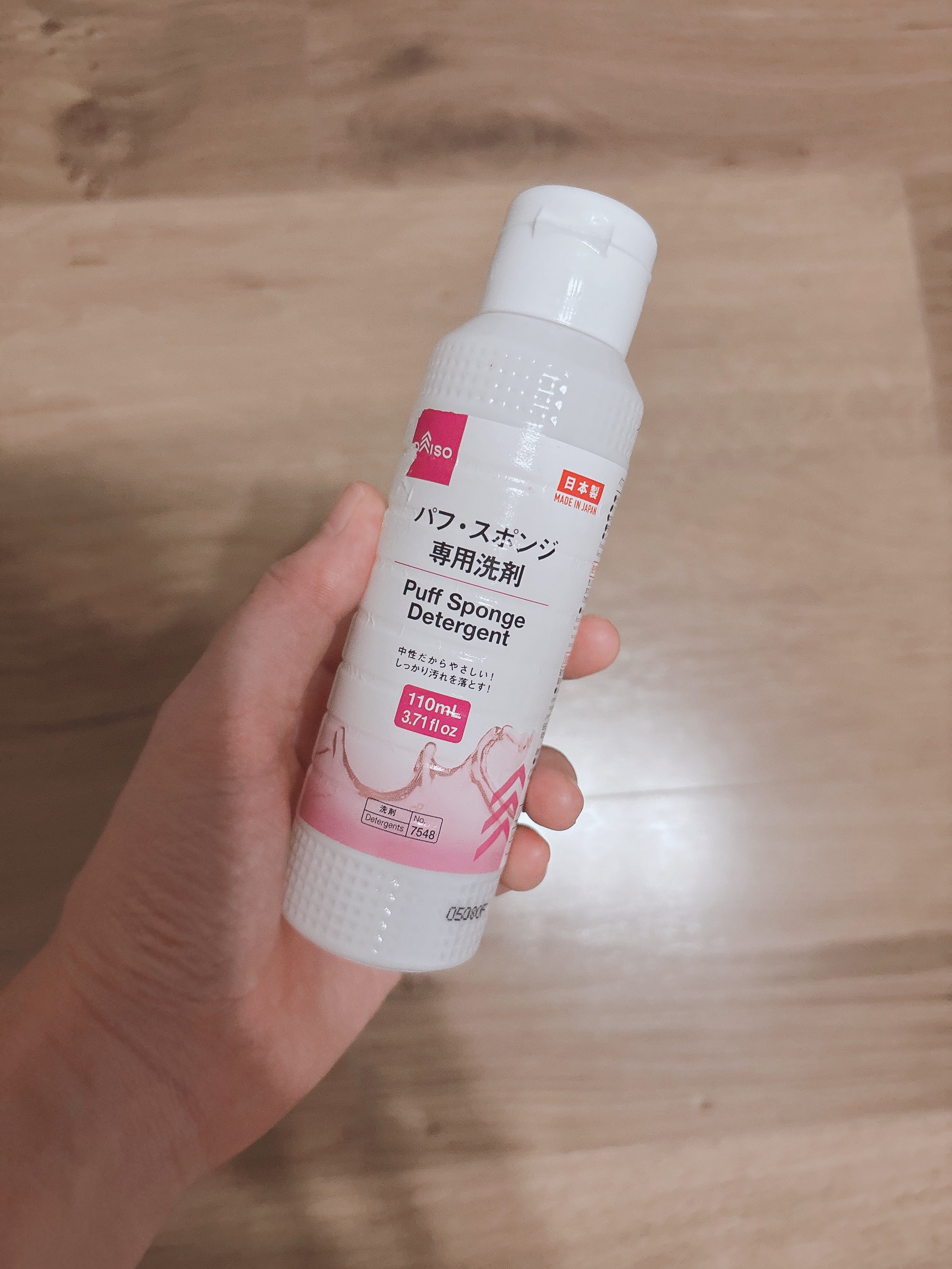 パフやブラシの専用洗剤を使ってみた！
ーーーーーーーーーーーーーーーーーーーー


時々パフなどをクレンジングで洗っていました



専用洗剤を使うと少量で綺麗になるのでオススメです🙆‍♀️


洗剤を揉み込むことでスポンジなどに蓄積され