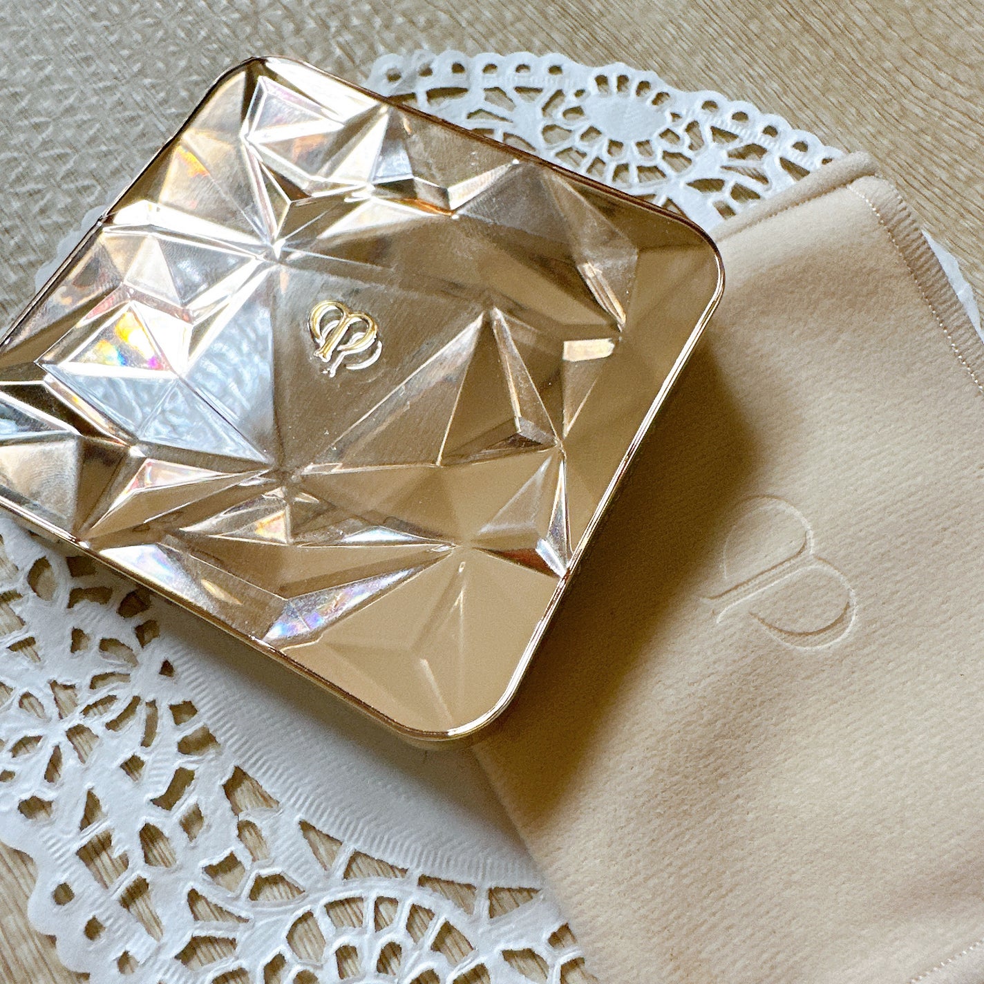 ル・レオスールデクラ /クレ・ド・ポー ボーテ/パウダーハイライトを使ったクチコミ(2枚目)