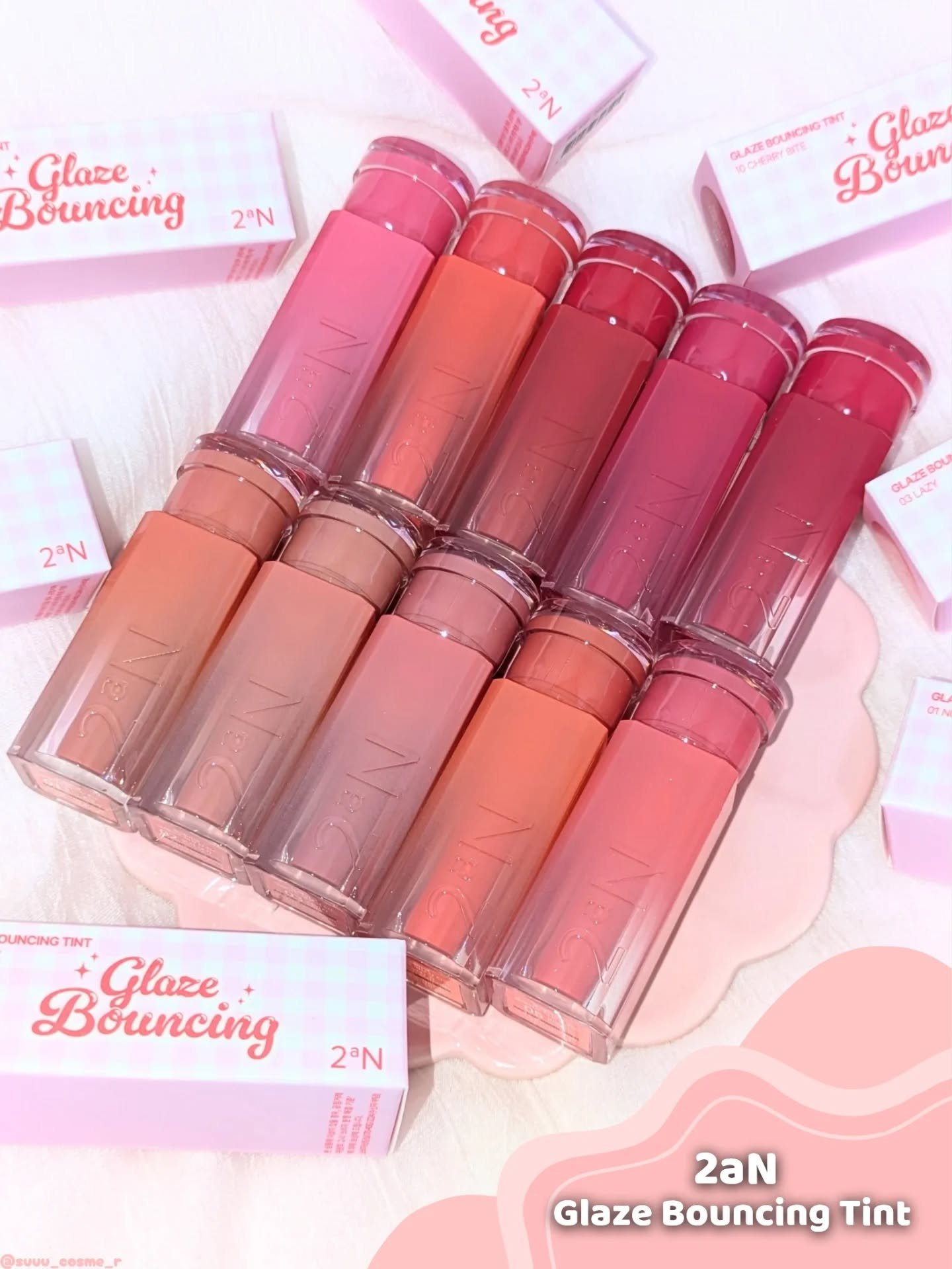 2aN
💗グレイズバウンシングティント

ぷるんぷるんのグロスを塗ったような仕上がりを1本で🫧💕
もっちりと厚みのある塗り心地で保湿力が高くツヤ感の持ちもいいからティントで乾燥しやすい人もチャレンジしやすい✨️

潤いたっぷりな分、1