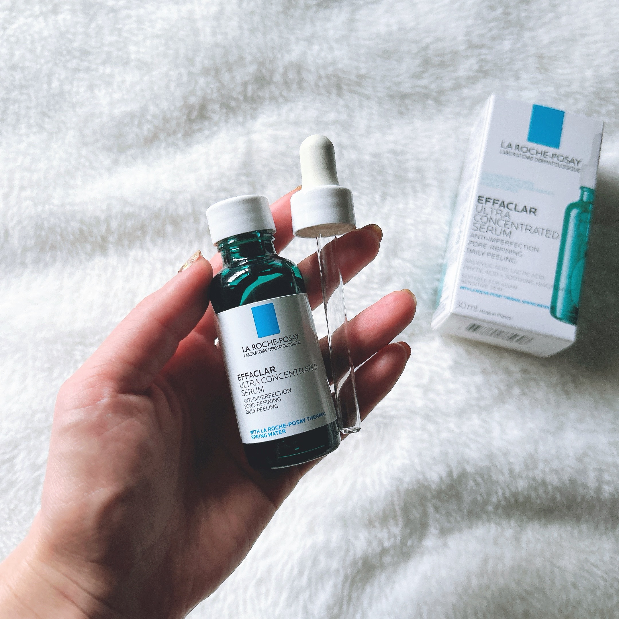 とろみのあるテクスチャーで、肌にスッとなじむ感じが心地よいです。

ピリピリとした刺激を感じにくかったので、敏感肌でも毎日のスキンケアに取り入れやすいのがとても嬉しいです。

使い始めてから、顎や小鼻のあたりにあった肌のゴワつきやザラつきが