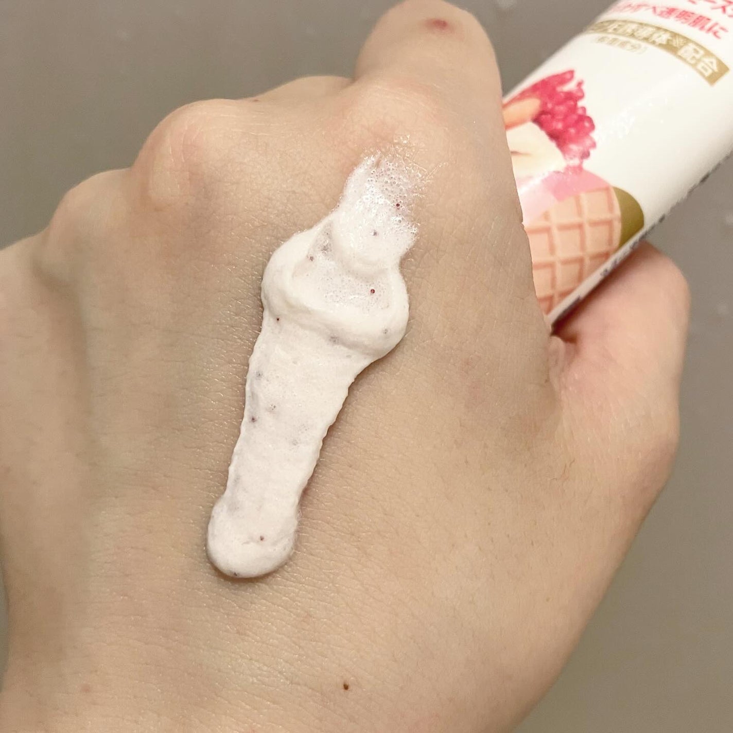 ダヴ ふわとろ クリーミースクラブ ザクロ&シアバター/ダヴ/ボディスクラブを使ったクチコミ(2枚目)