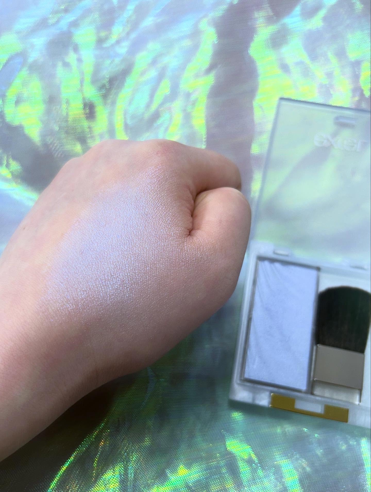 ドレープド シマーグロウ DS04 スノーグロウ(限定)/excel/パウダーハイライトを使ったクチコミ（3枚目）