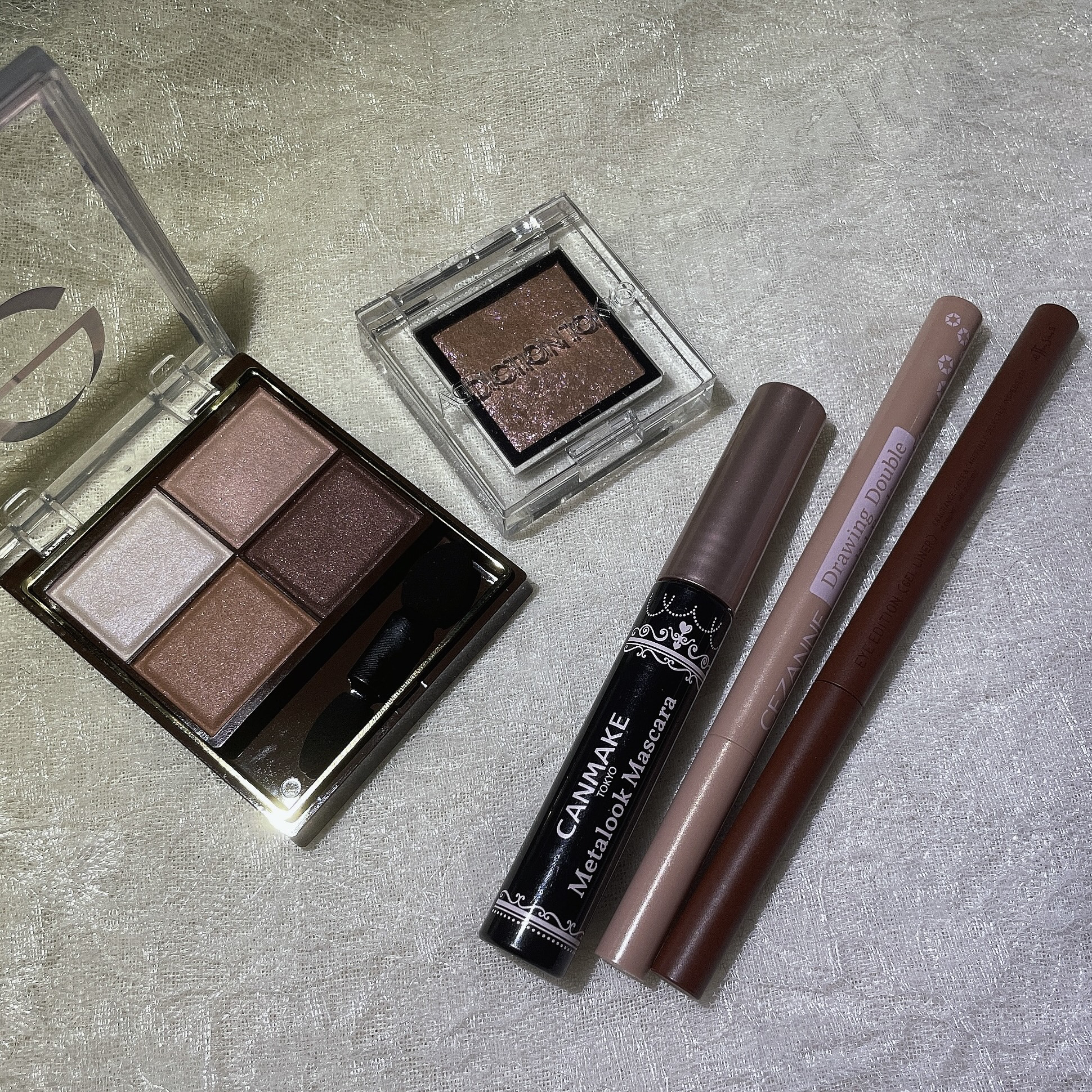 アディクション ザ アイシャドウ スパークル/ADDICTION/単色アイシャドウを使ったクチコミ（3枚目）